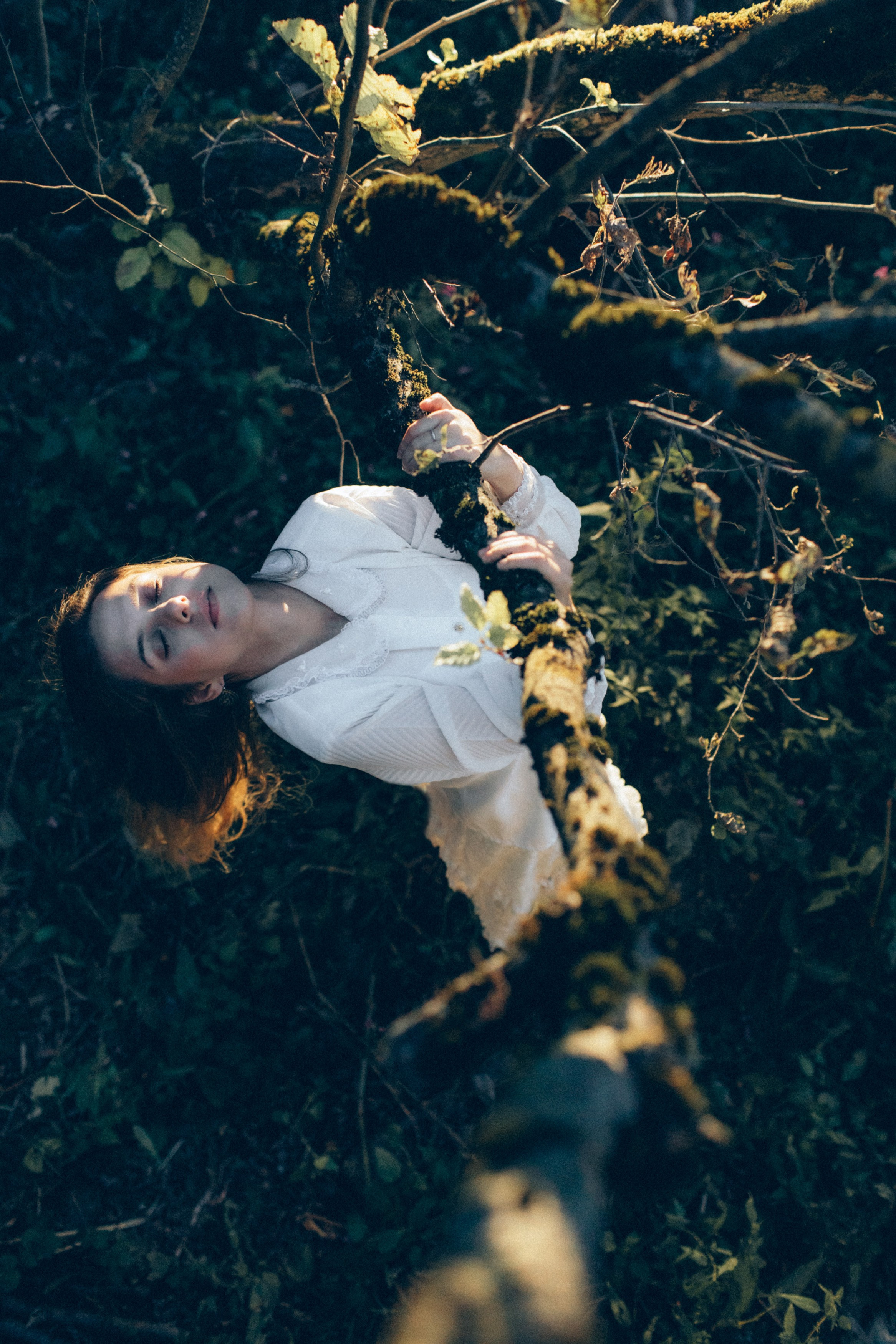 Слёзы на листве. Портретный фотограф Лакшин Денис. Истории через фотографию