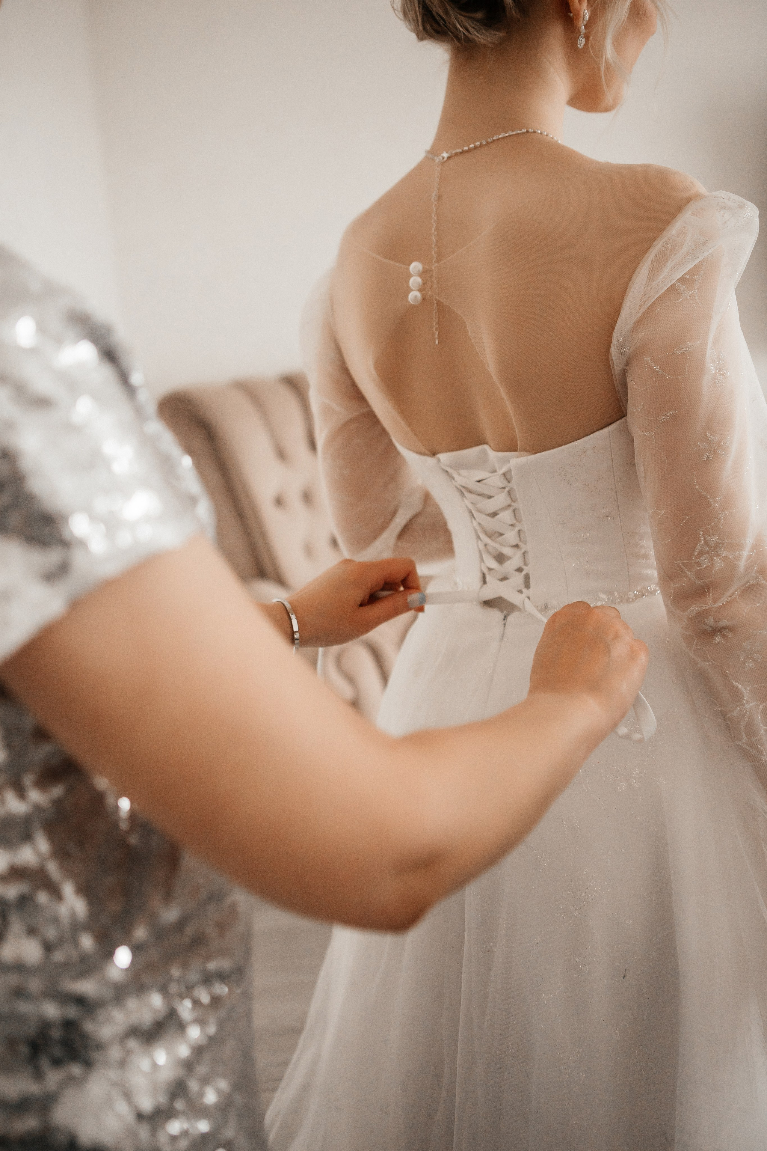 Евгения и Николай утренние сборы. Свадебный фотограф Виктория Чуйко Магнитогорск. Визуал для бизнеса