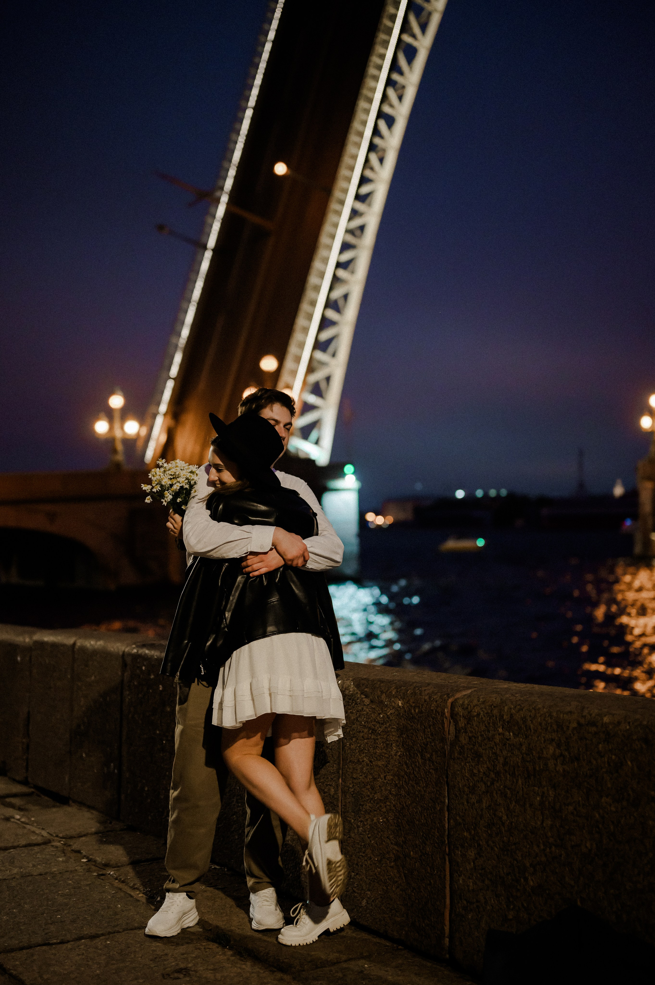 Лавстори на фоне мостов. Свадебный и семейный фотограф Евгения Кононова