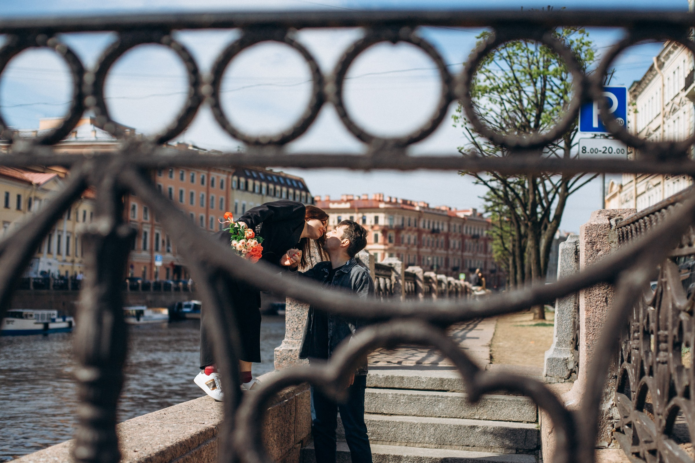 Сергей и Александра в мае. Фотопрогулка в Петербурге. Индивидуальный и семейный фотограф в Санкт-Петербурге