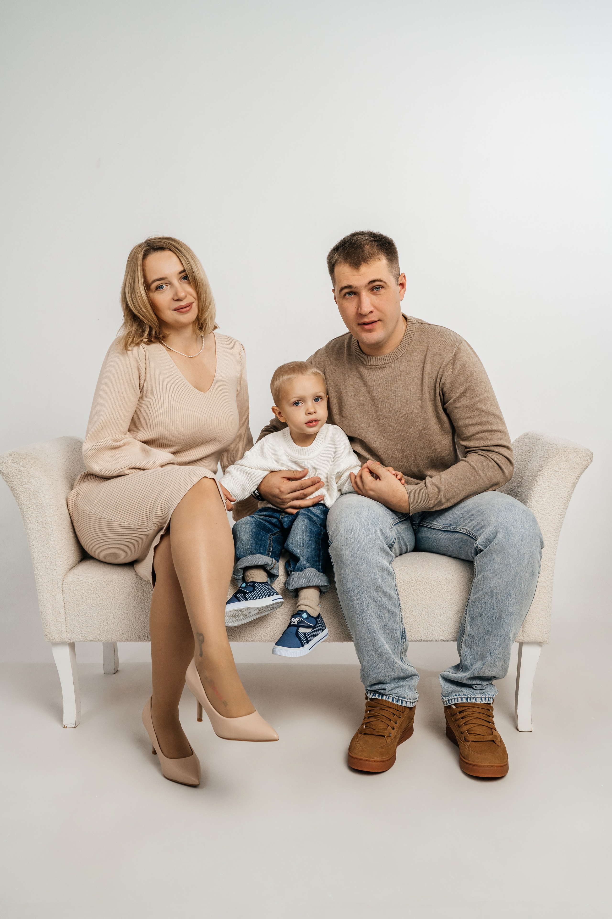 Семья в студии Арта. Фотограф в Каменске-Шахтинском Ольга Сагал