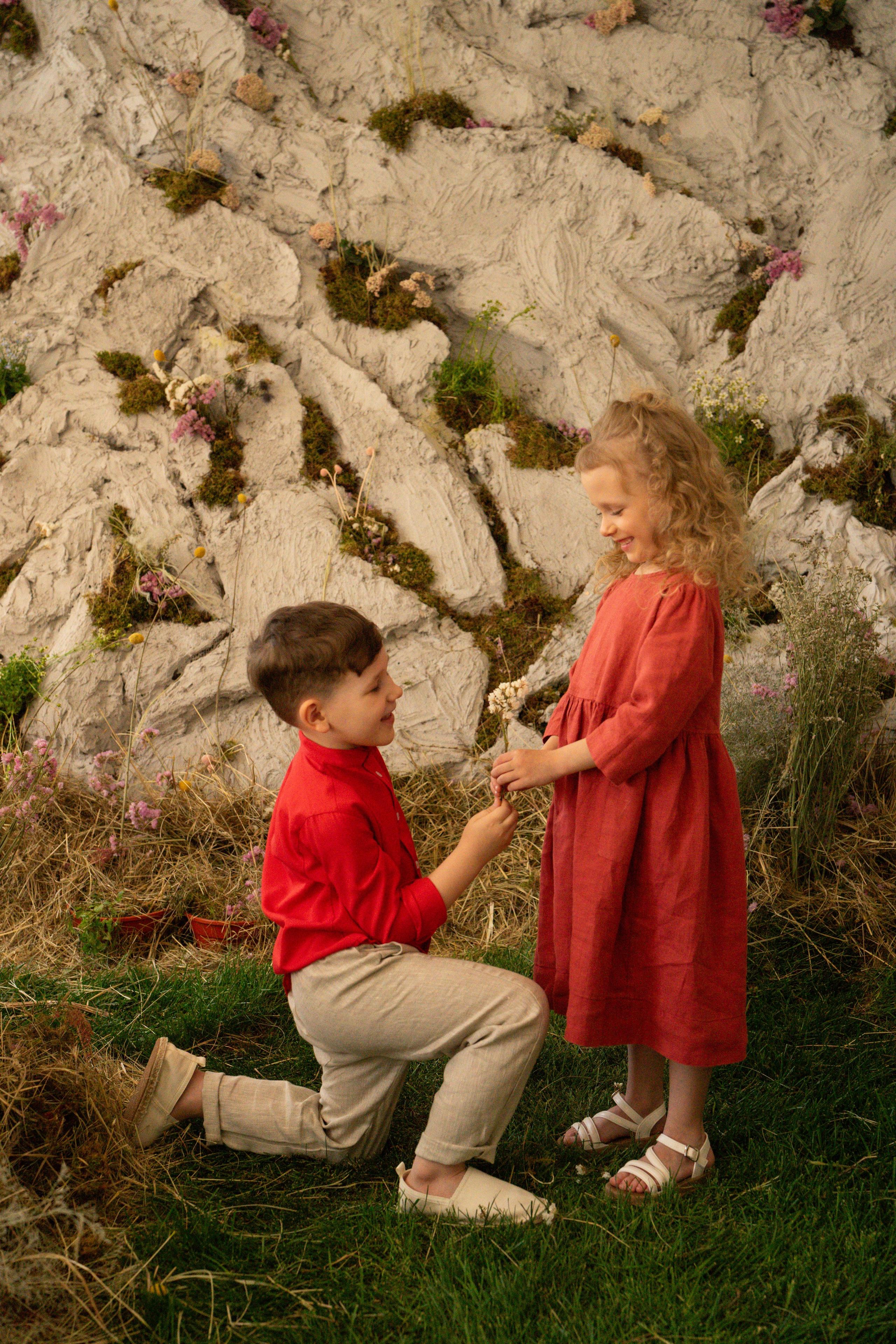 Маленькие садоводы. Ваш фотограф Tetiana Kolos, найду самый удачный ракурс и словлю момент