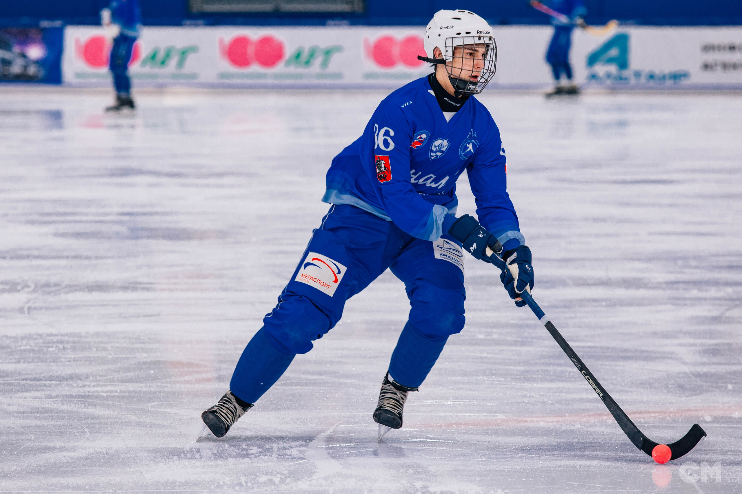 Чемпионат Студенческой спортивной лиги. Ковалёв хоккея с мячом. Репортажный фотограф в Иркутске — Ярослав Ковалёв