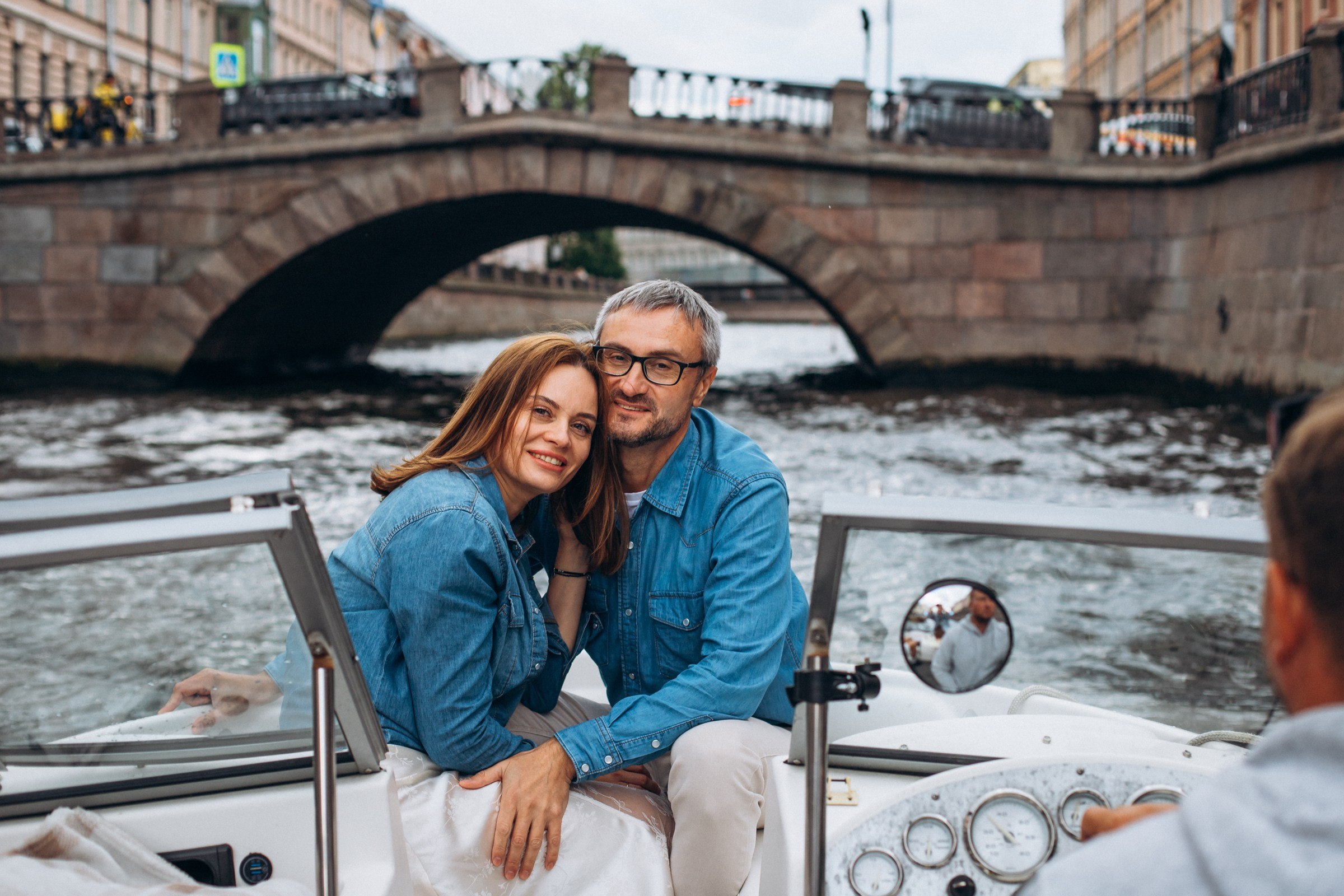 Анна с семьей в августе. Фотопрогулка в Петербурге. Индивидуальный и семейный фотограф в Санкт-Петербурге