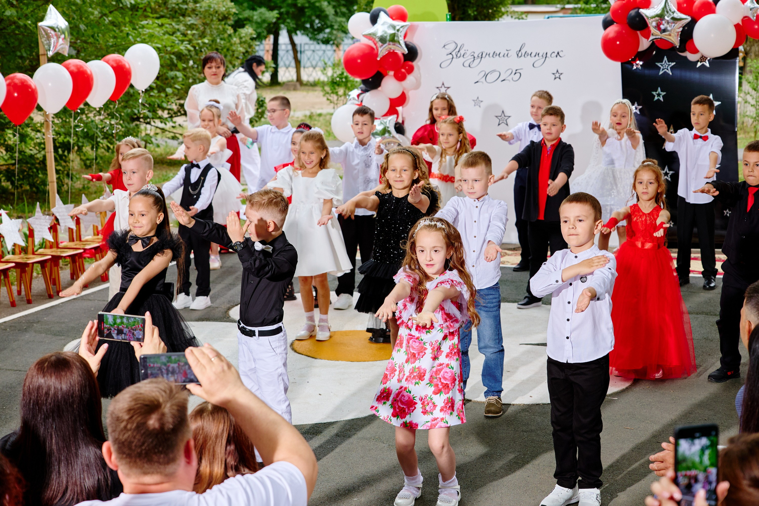 Выпускной 45 сад. Фотограф Выпускные альбомы Таганрог Сергей Коробченко