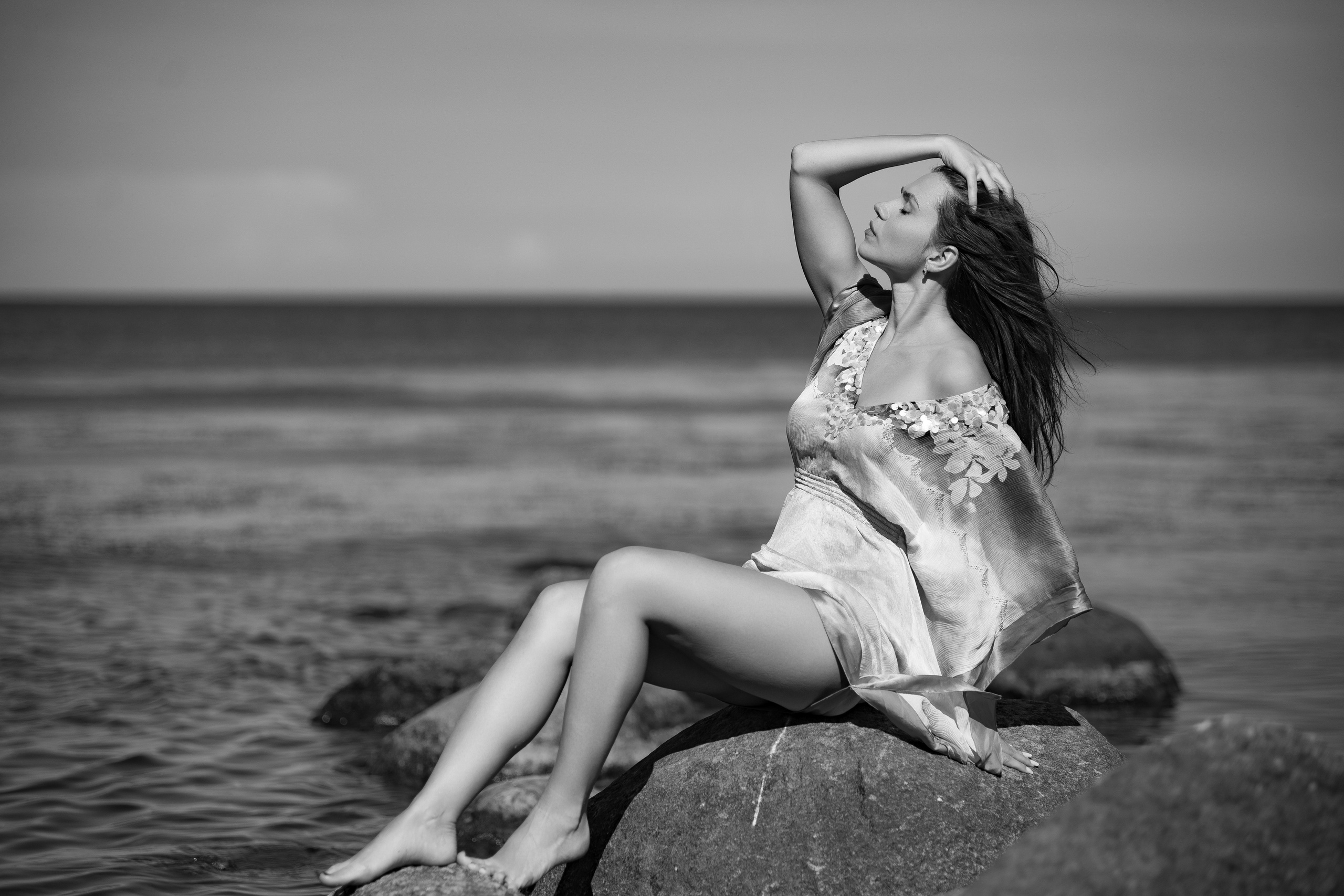 Профессиональная женская фотосессия на пляже в Санкт-Петербурге.