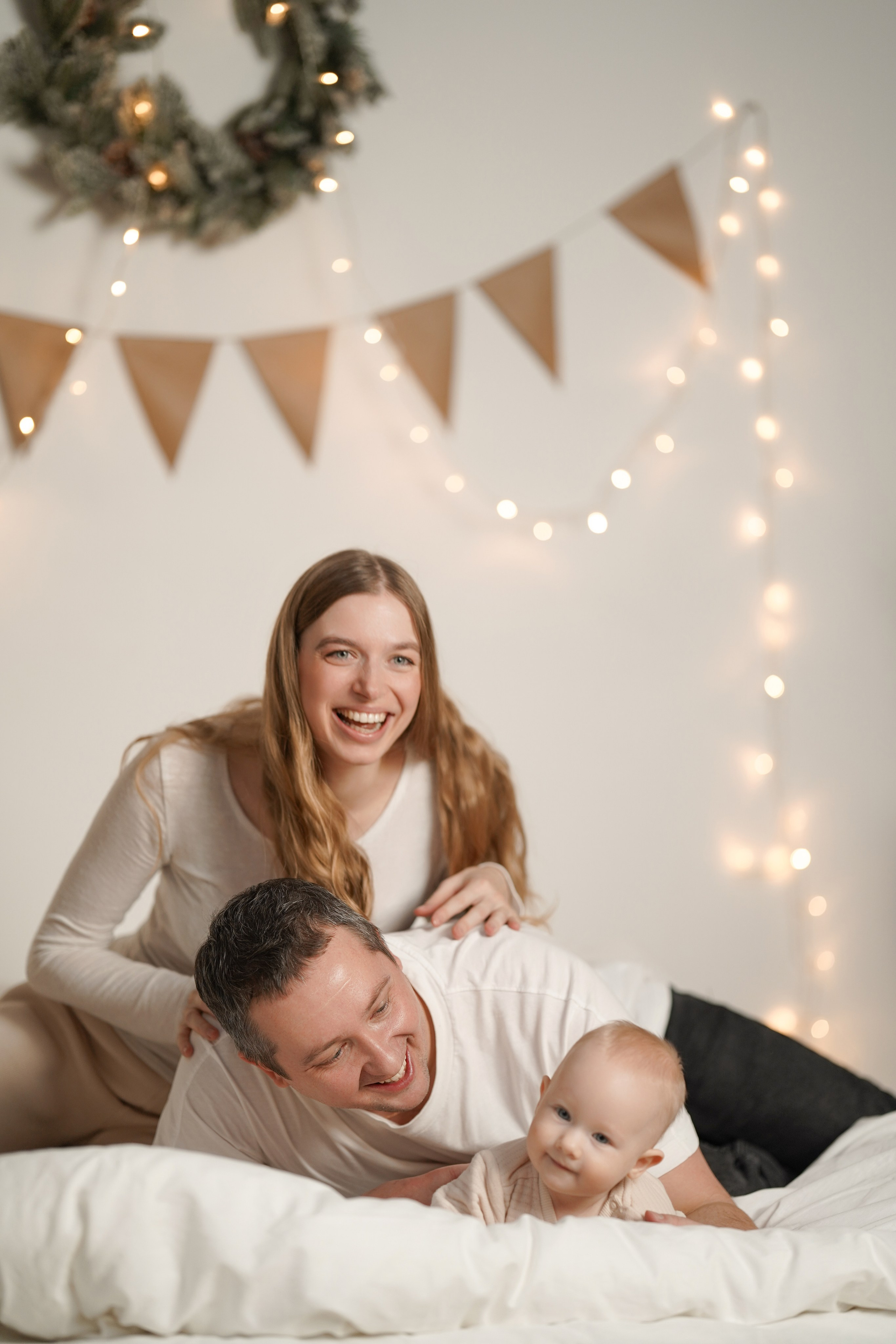 Семейная фотосессия в студии. Фотограф Надежда Жемкова. Фотосъёмка, ретушь, фотомонтаж для вас и вашего бизнеса