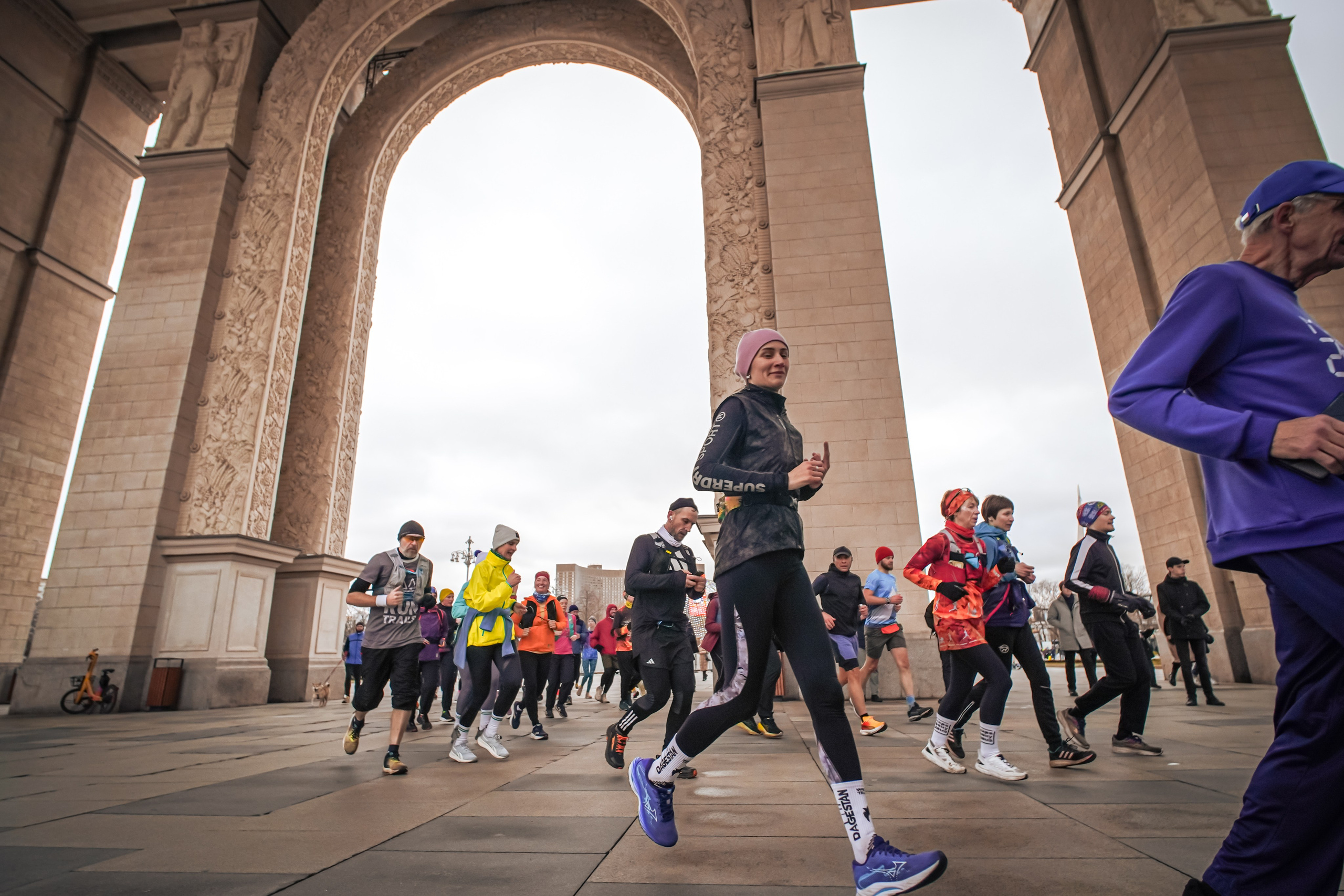 #марафонудома #яuzarun 2024 2-я петля, группа 6:30. Роман Капилюшов. Бег. Фото. Видео. г. Люберцы