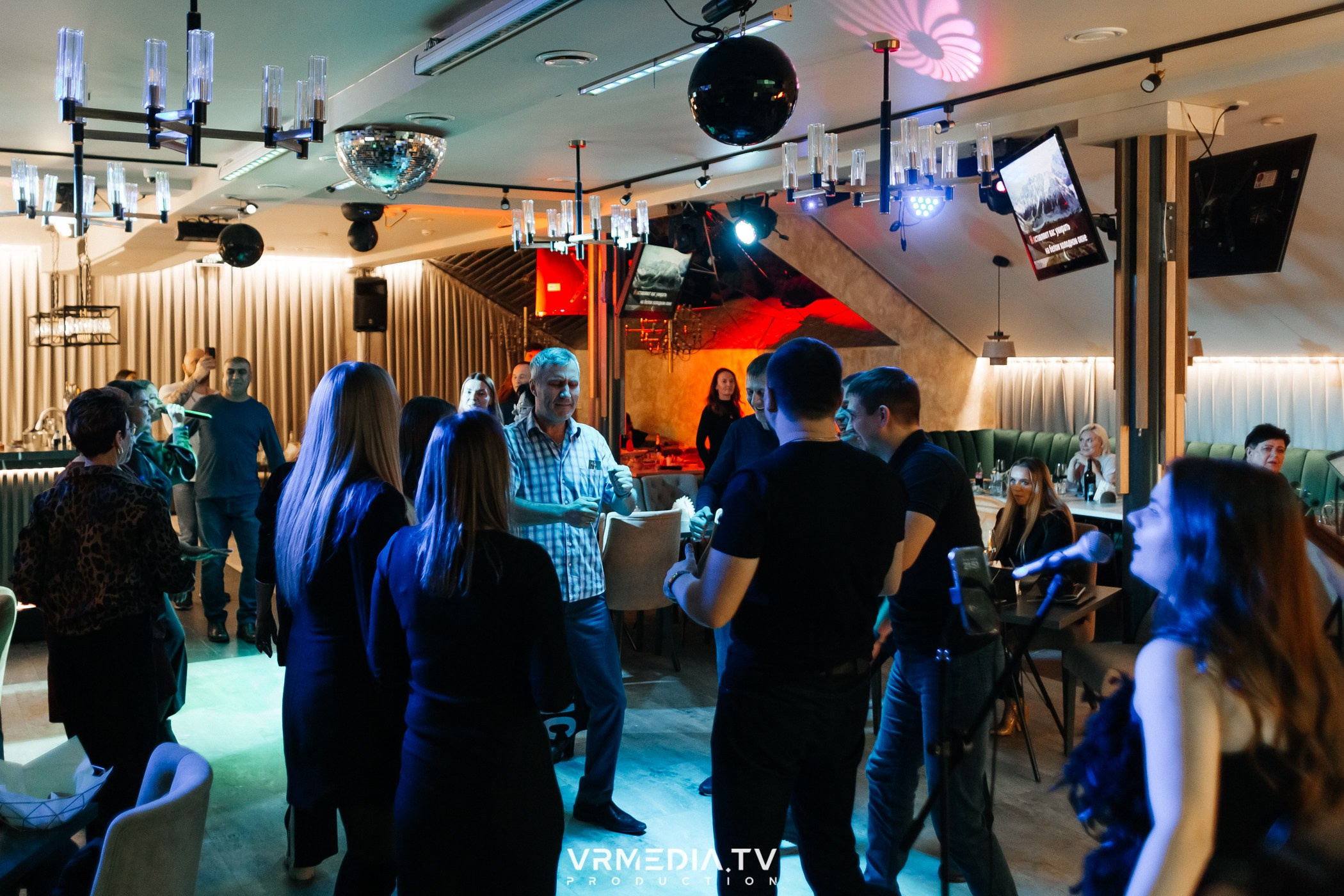 Открытие караоке-зала в «Империи»