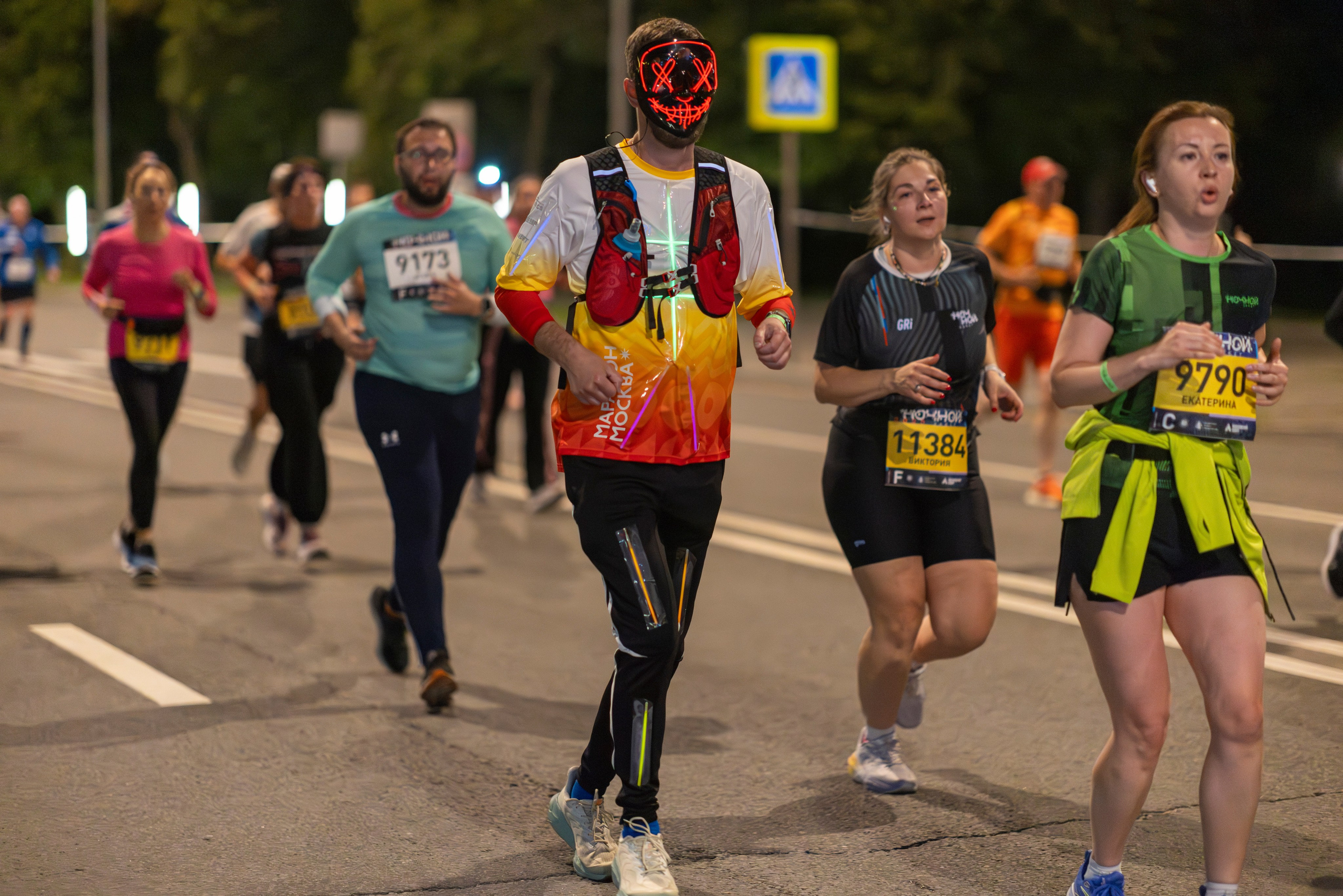 Ночной забег 2025. Фотограф Сергей Ловкий