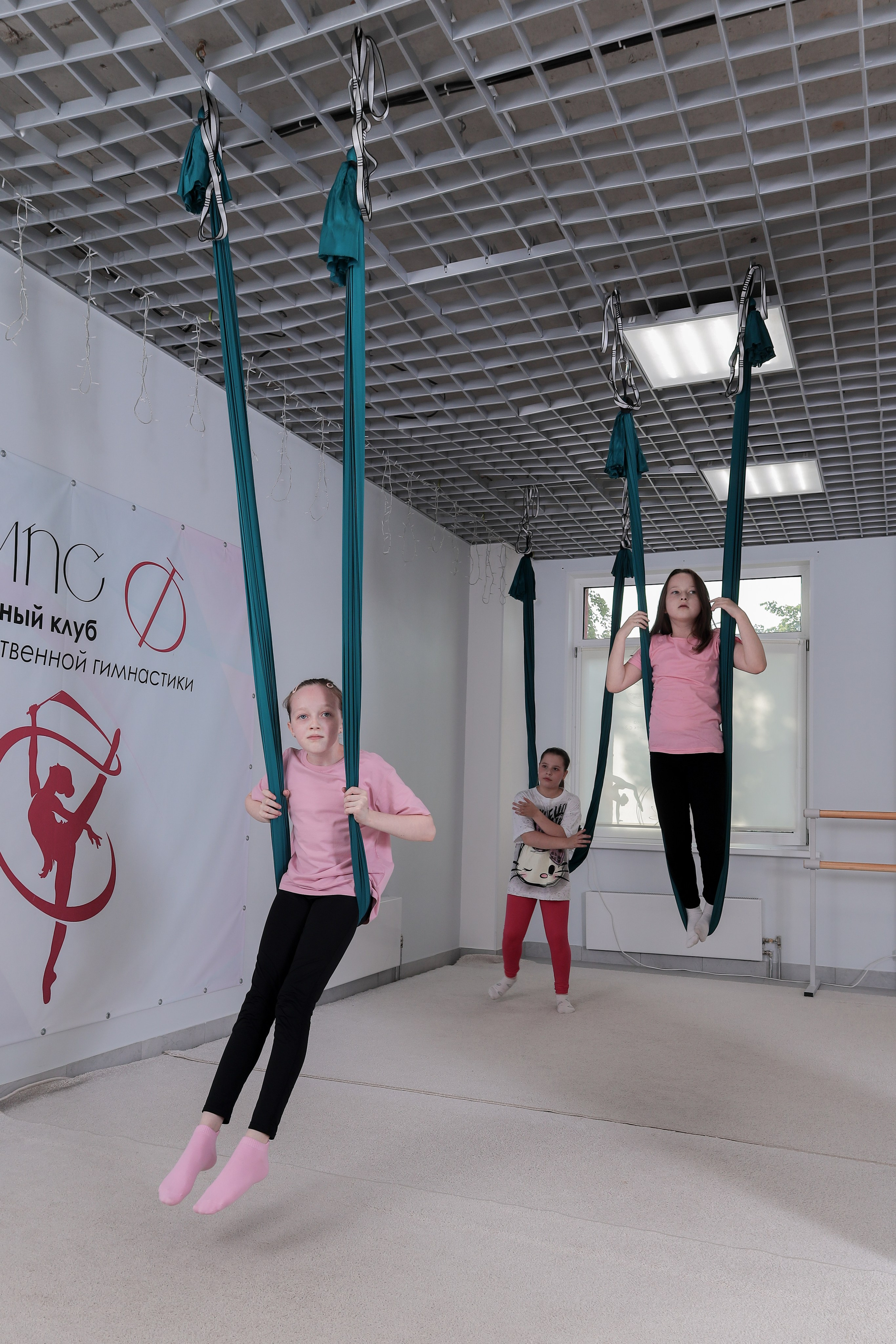 Детская аэройога. Фотограф Надршина Лилия