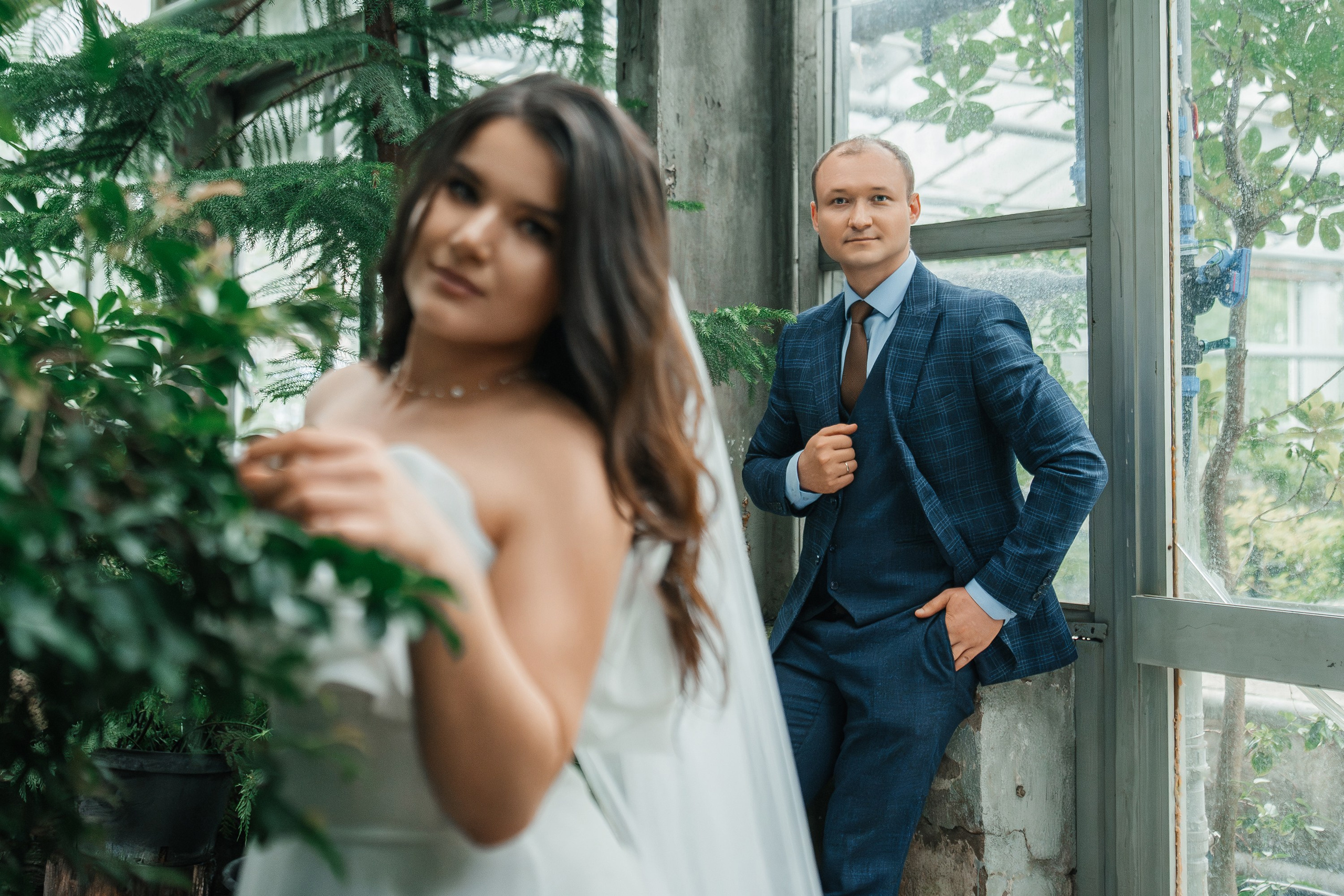 Свадебная фотосессия в оранжерее Ботанического сада им. Цицина. Свадебный и репортажный фотограф-видеограф Москва и Московская область