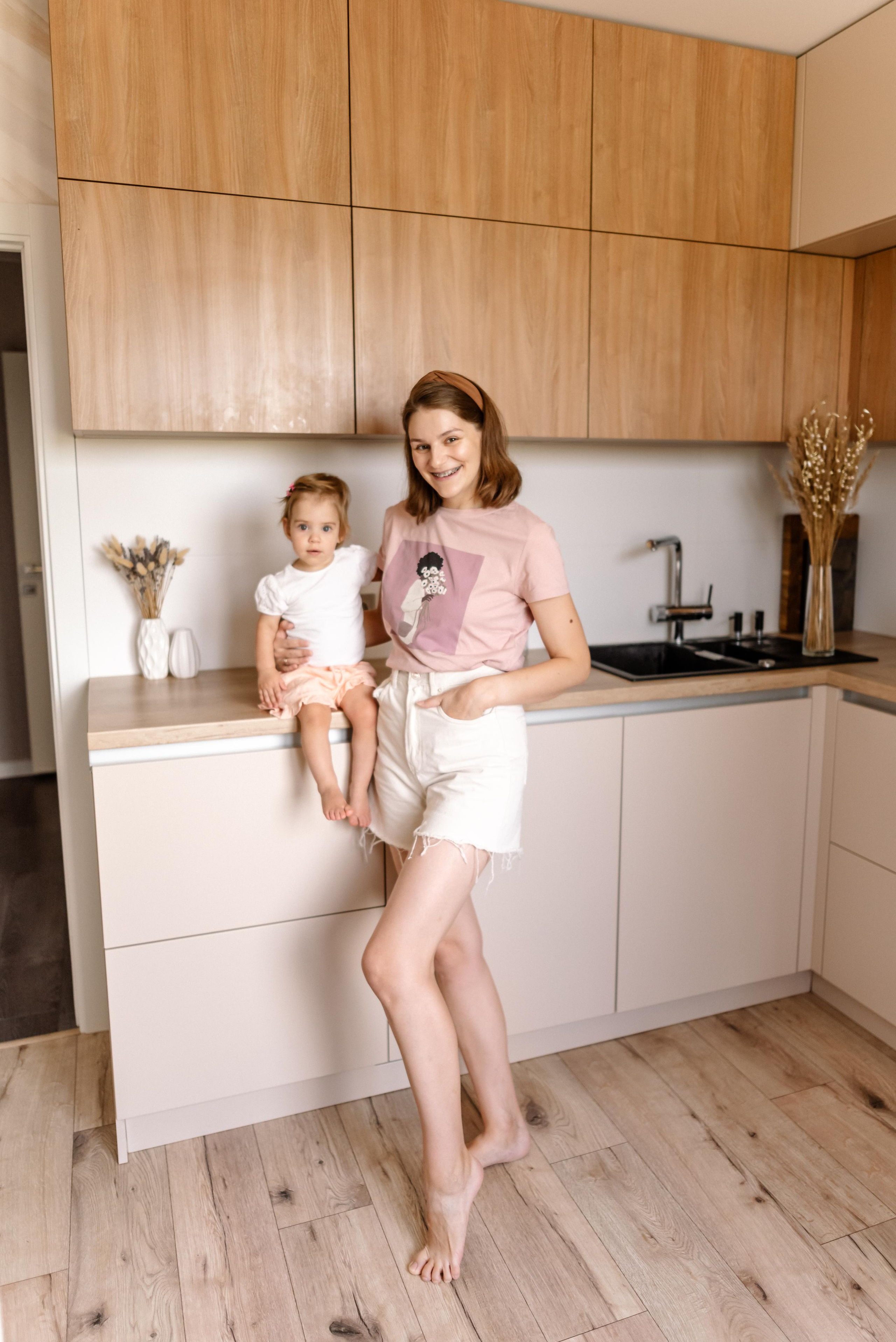 Семейная фотосессия дома для Кати и Кости и их девочек. Свадебный и портретный фотограф в Минске Татьяна Лобода