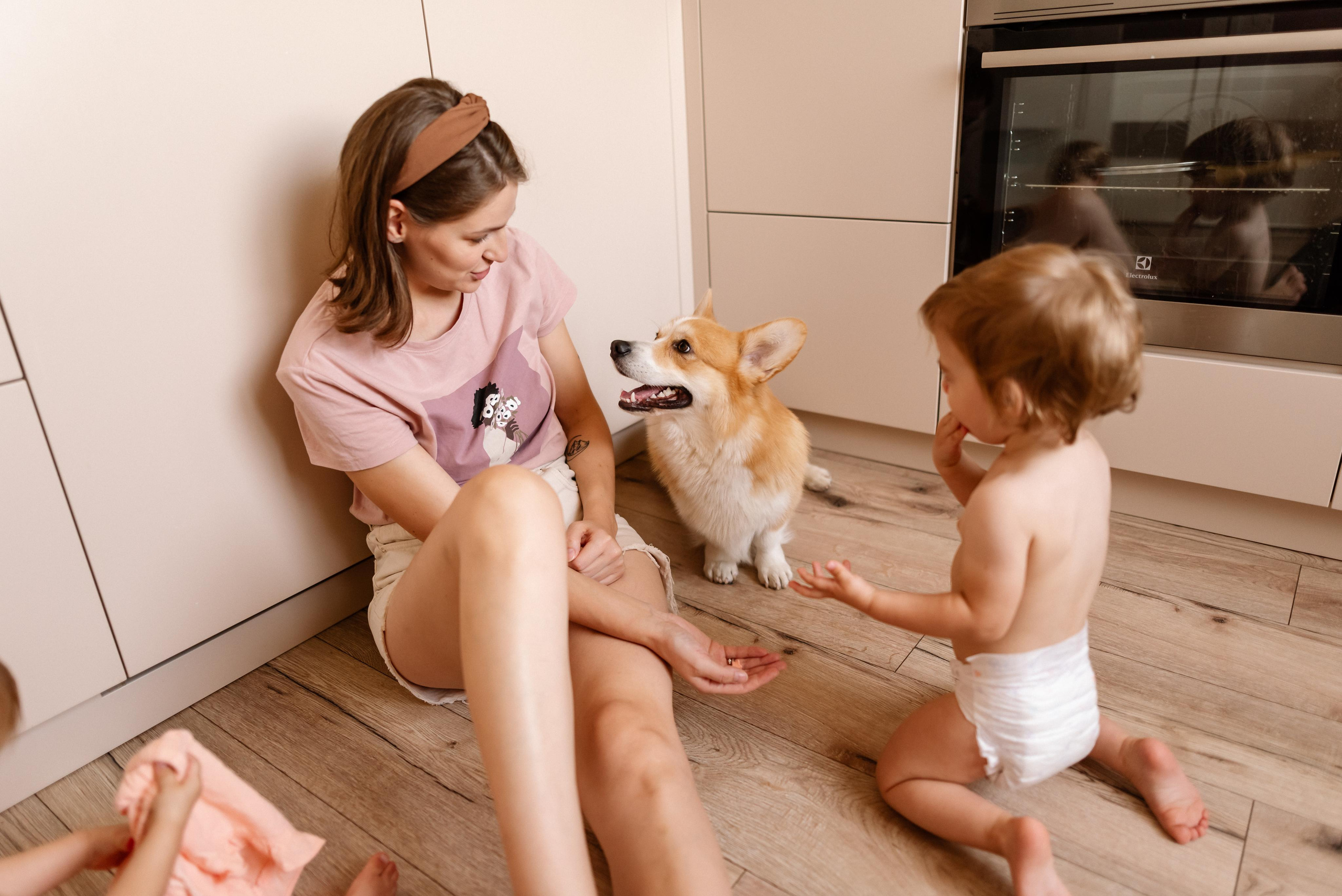 Семейная фотосессия дома для Кати и Кости и их девочек. Свадебный и портретный фотограф в Минске Татьяна Лобода