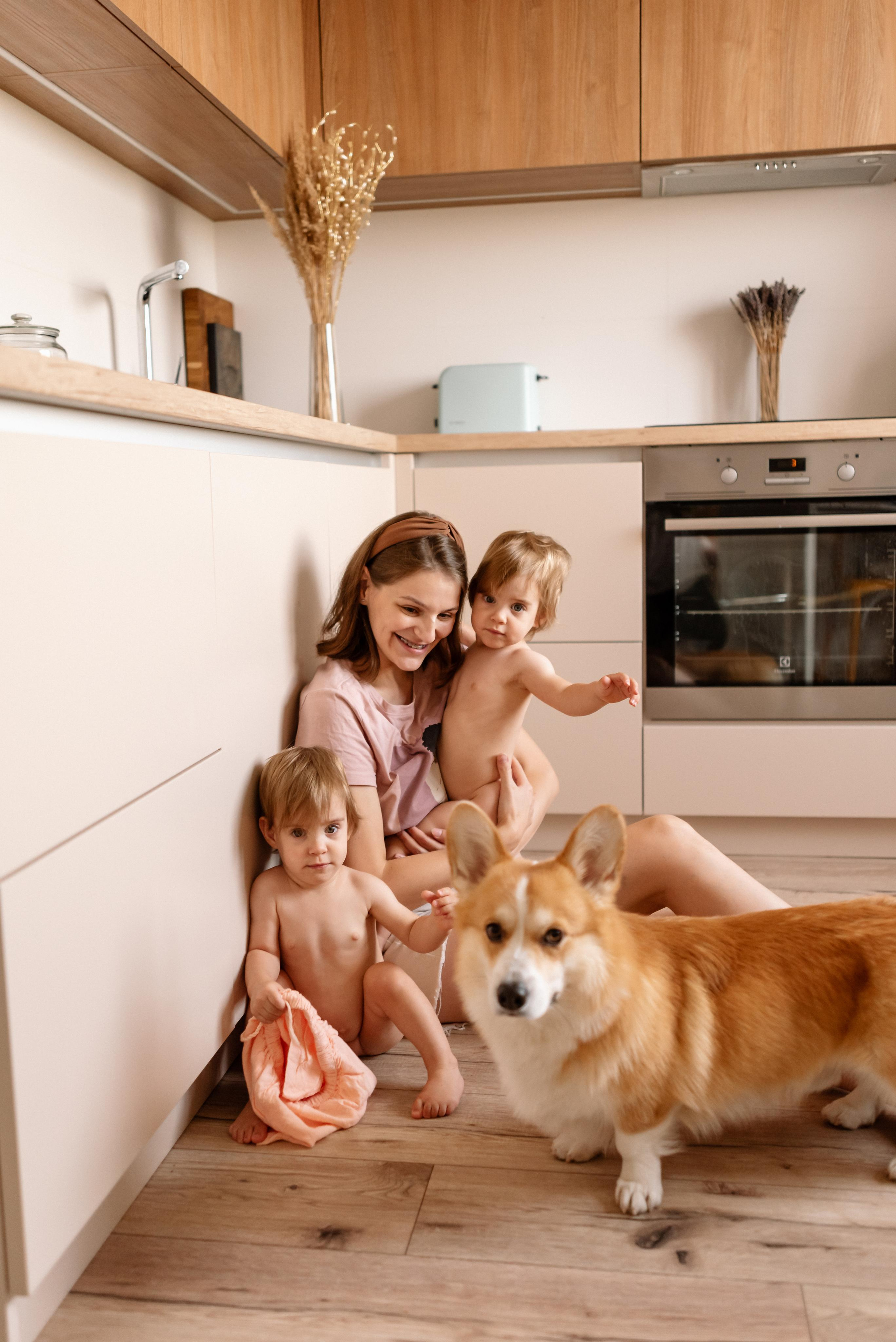 Семейная фотосессия дома для Кати и Кости и их девочек. Свадебный и портретный фотограф в Минске Татьяна Лобода