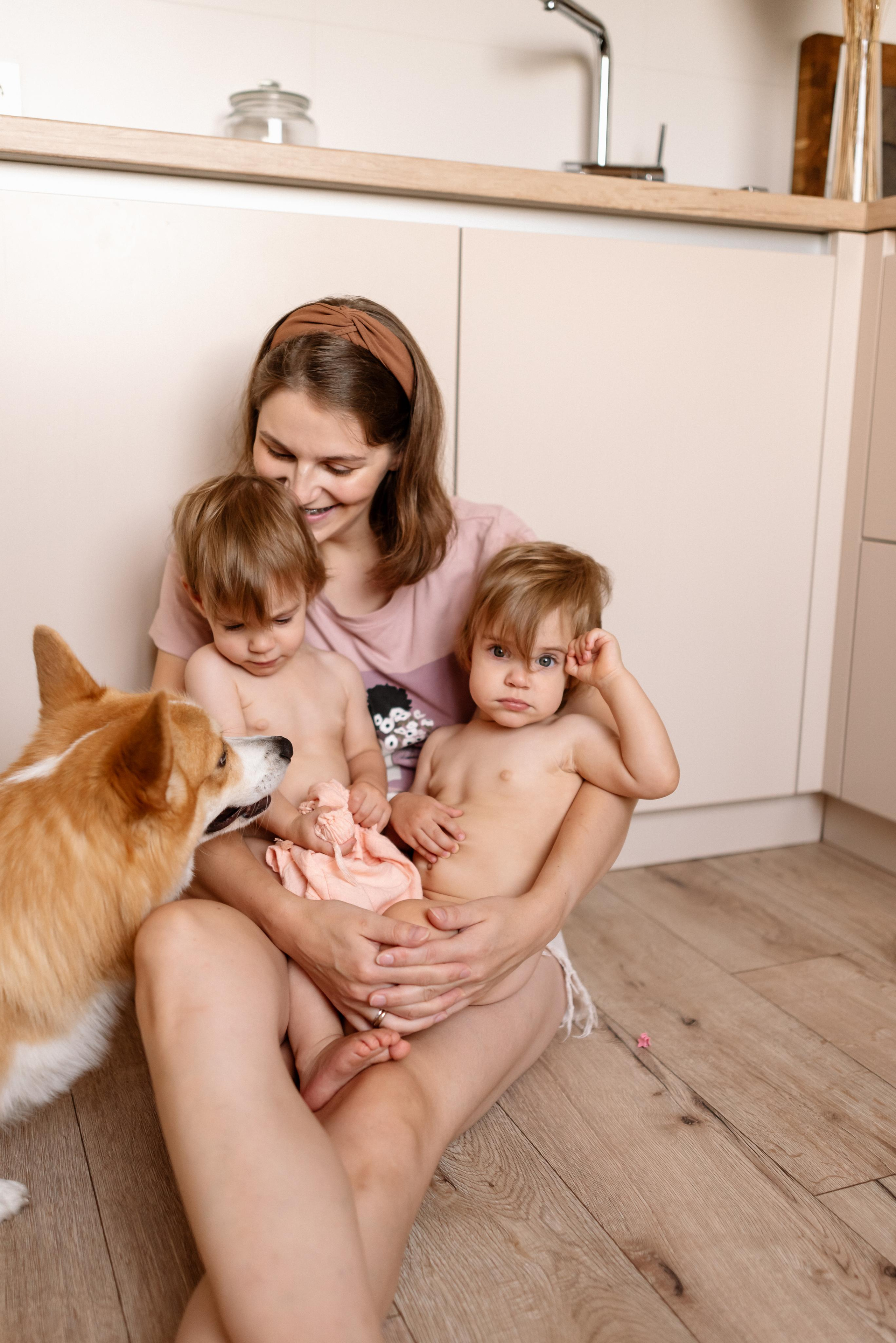 Семейная фотосессия дома для Кати и Кости и их девочек. Свадебный и портретный фотограф в Минске Татьяна Лобода