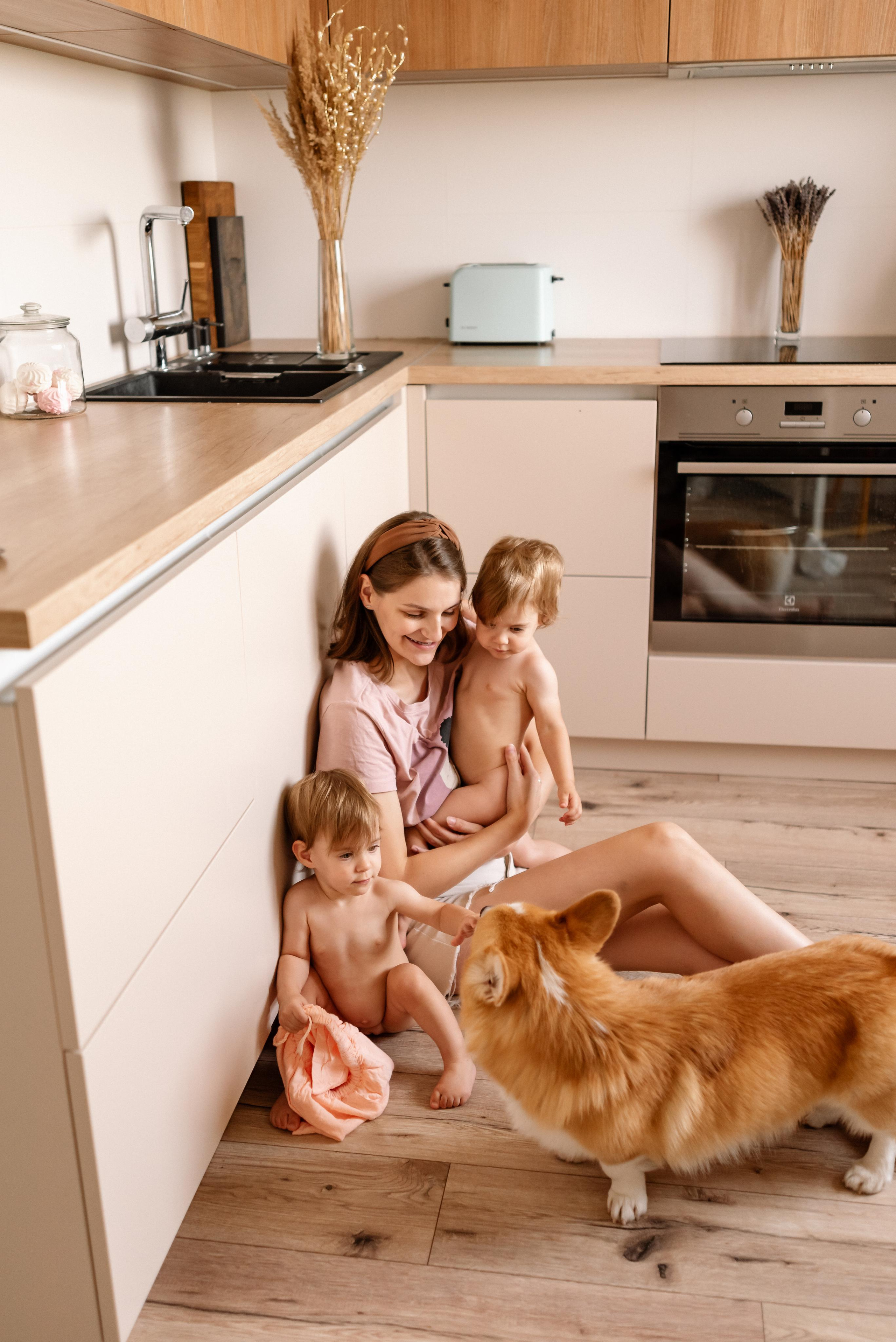 Семейная фотосессия дома для Кати и Кости и их девочек. Свадебный и портретный фотограф в Минске Татьяна Лобода