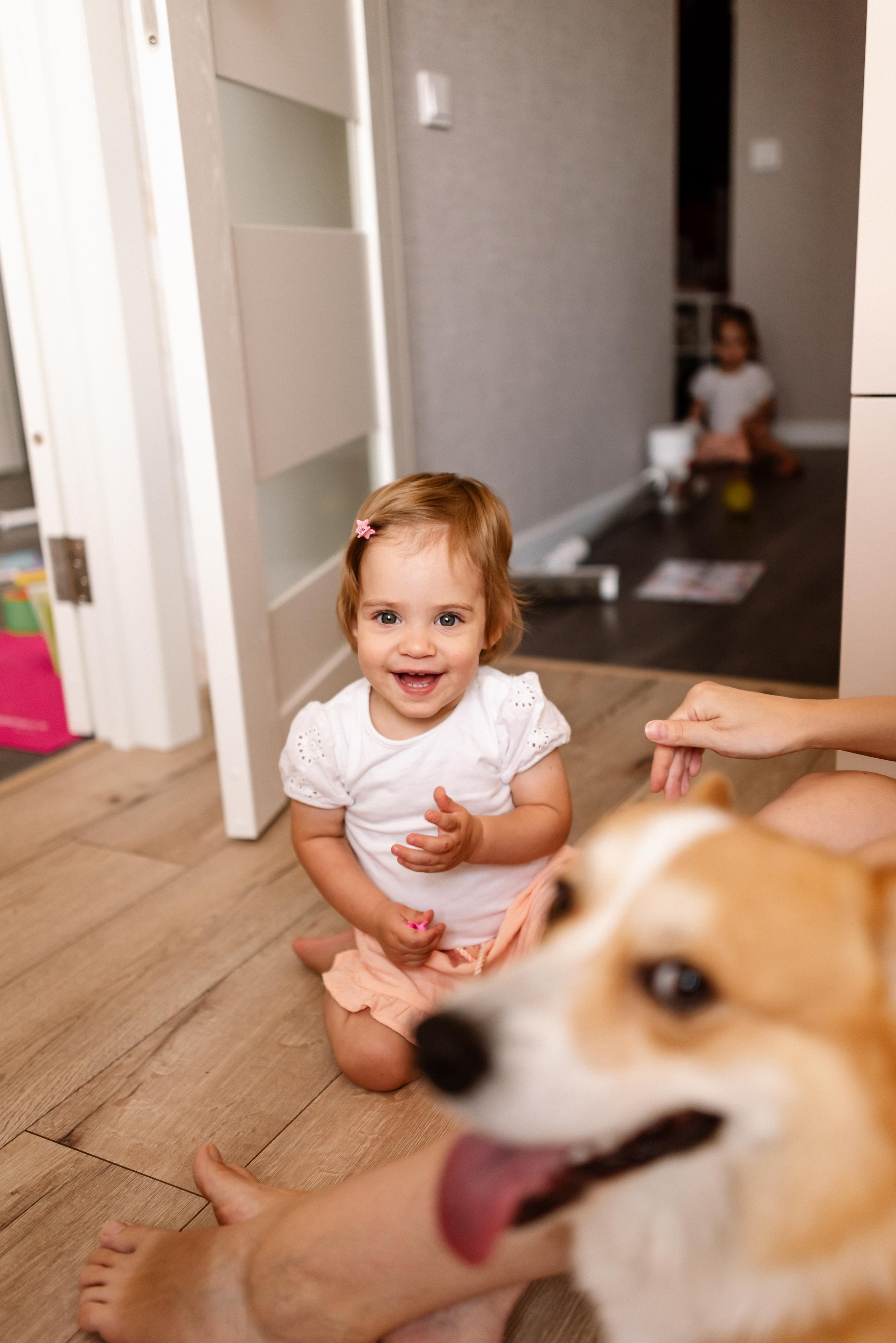 Семейная фотосессия дома для Кати и Кости и их девочек. Свадебный и портретный фотограф в Минске Татьяна Лобода