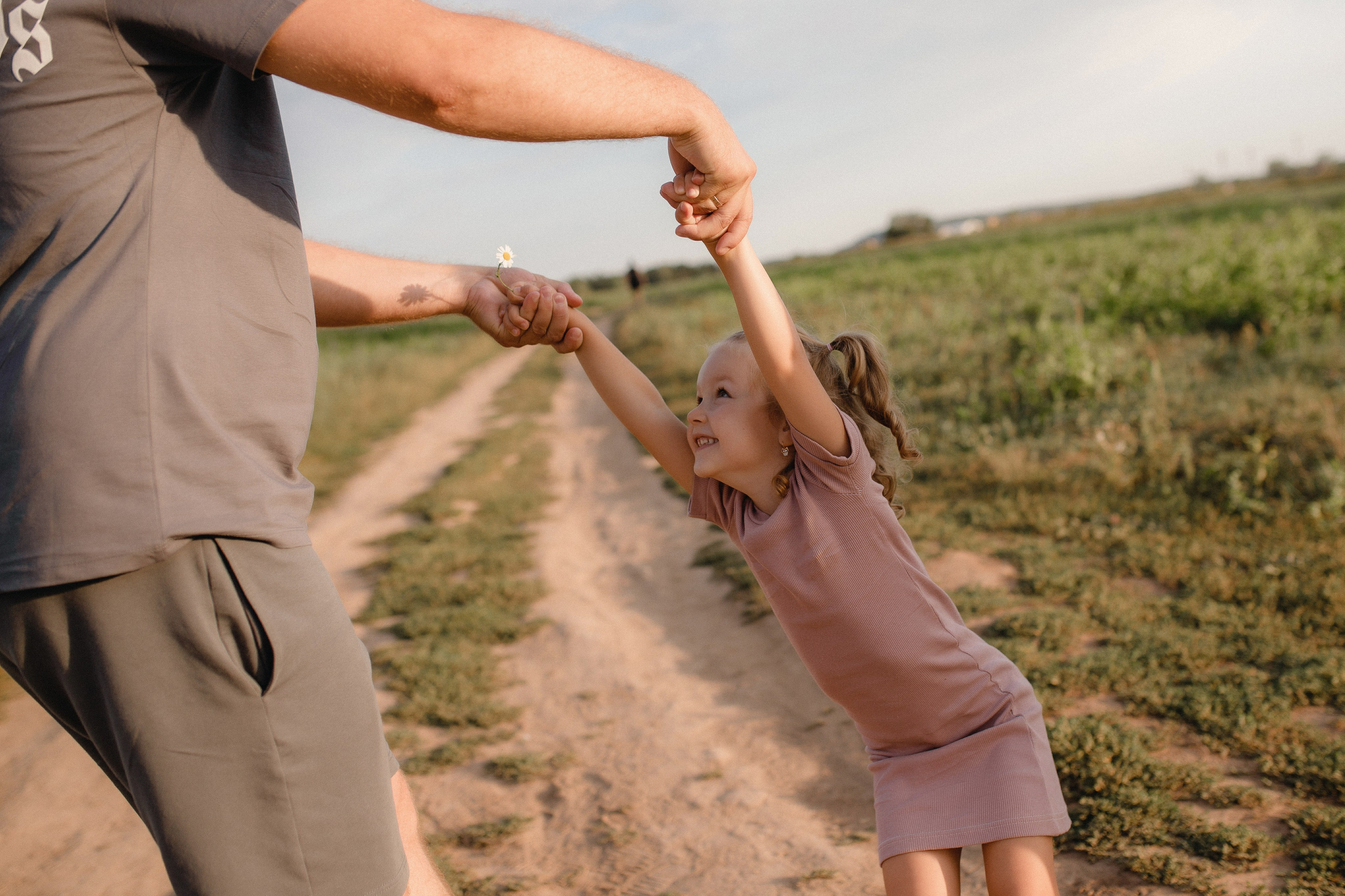 Аня, Вадим и Ева. Главная