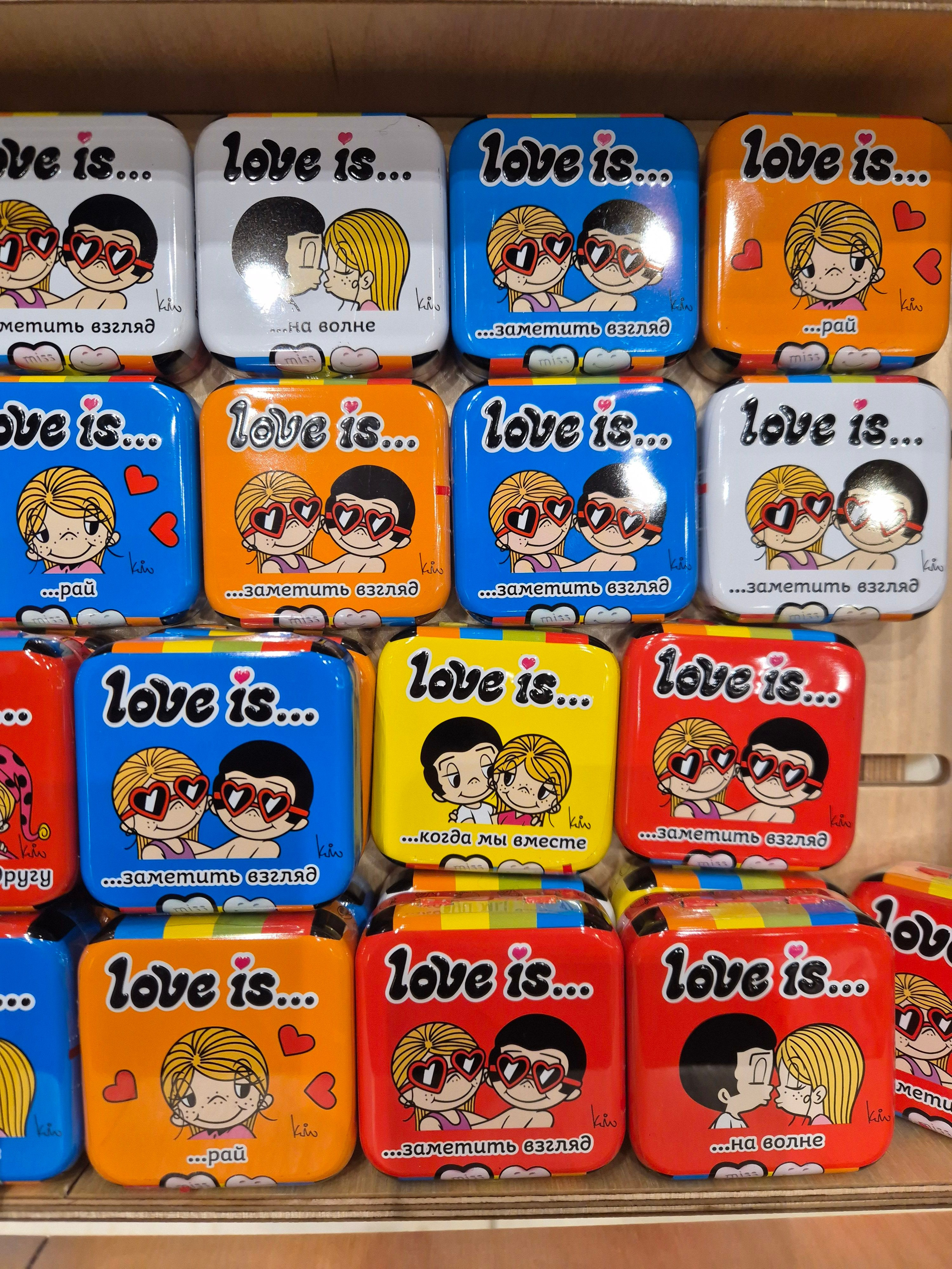 Любовь - это рай / заметить взгляд / на волне / когда мы вместе... А какой вариант ваш?