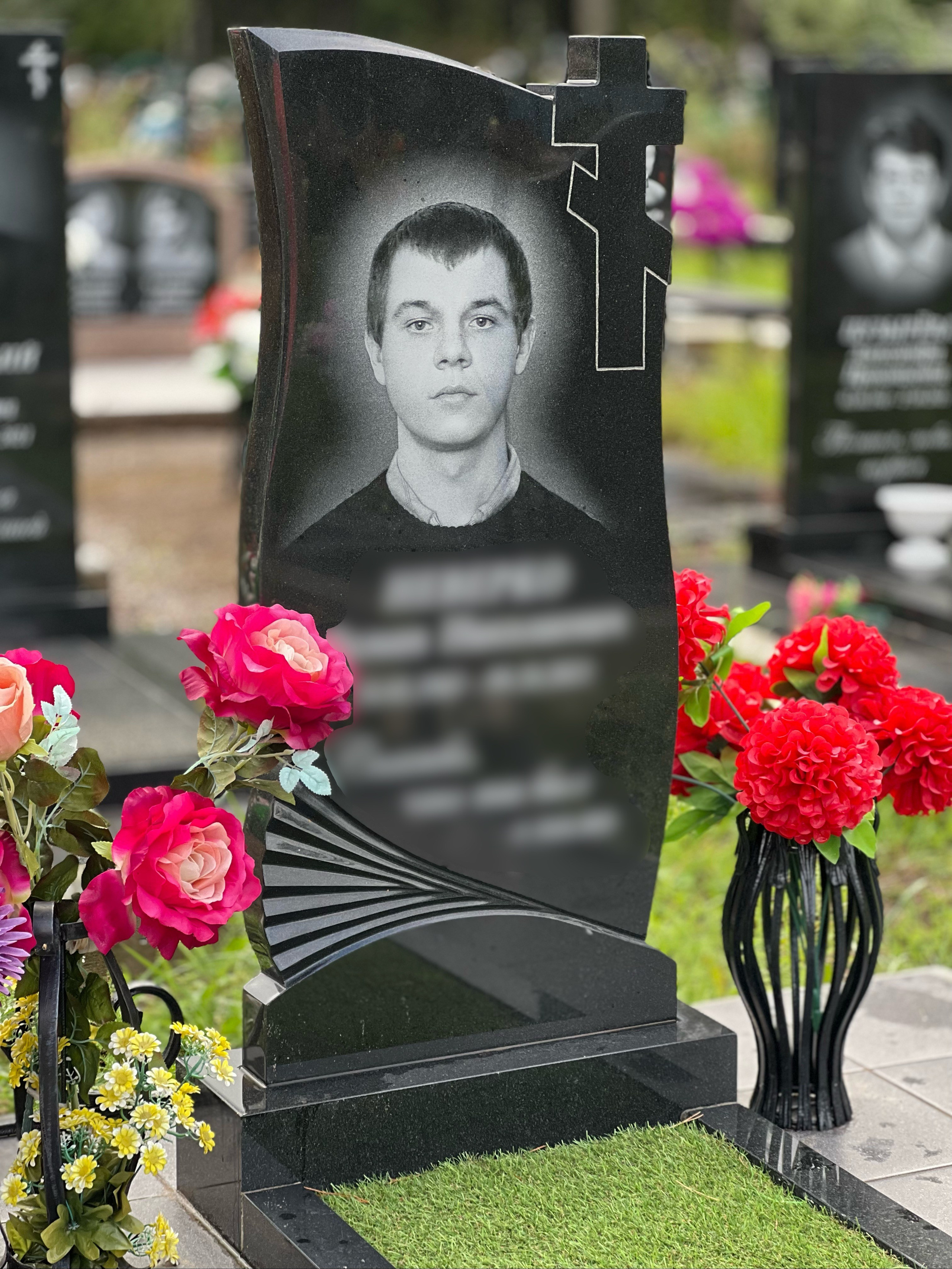 Гравировка от наших художников. ГРАНИТ26 Ритуальные услуги Железногорск. Благоустройство могил, продажа памятников