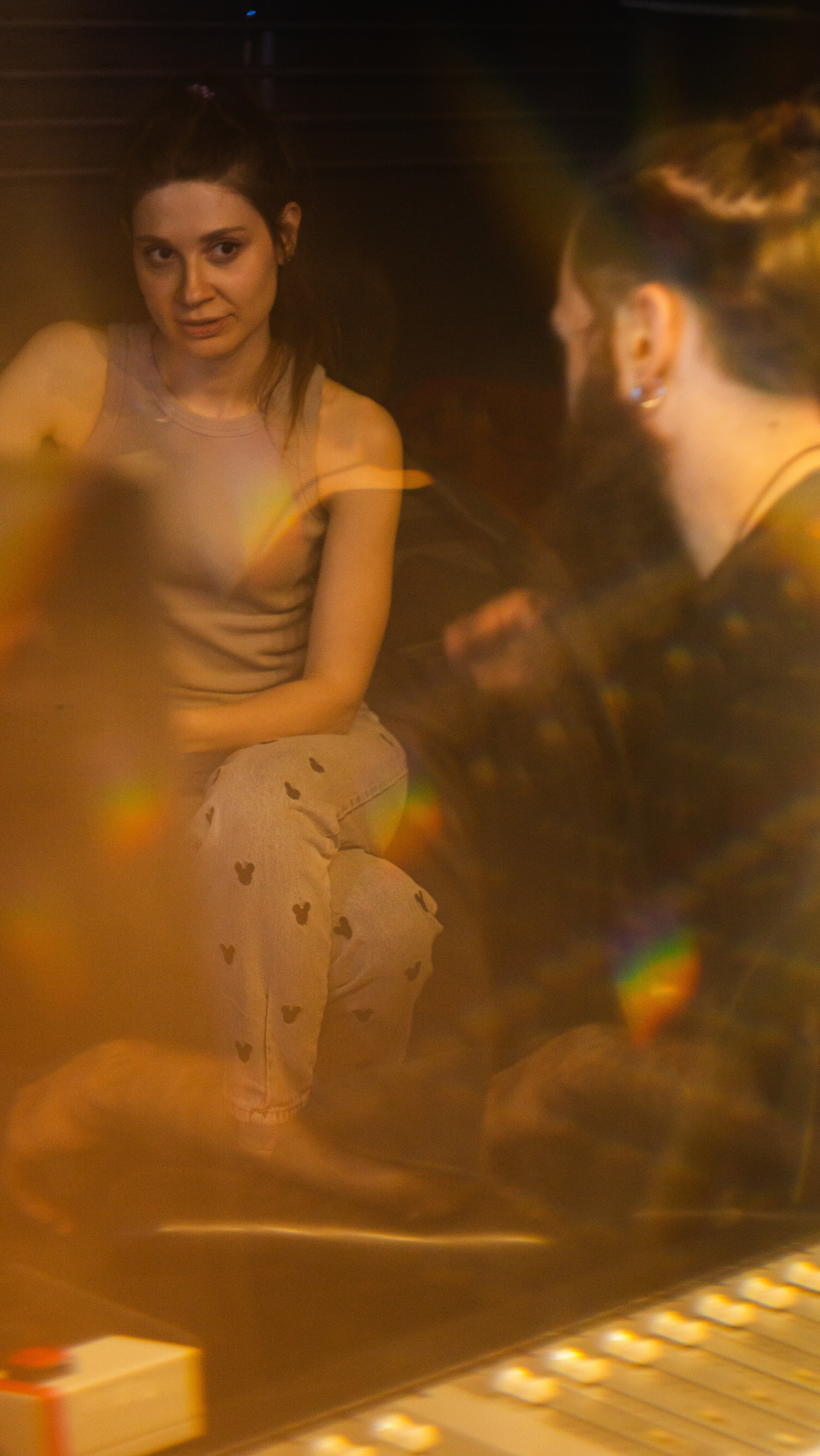 профессиональная фотосъемка музыкантов в студии звукозаписи, процесс звукозаписи, портреты музыкантов