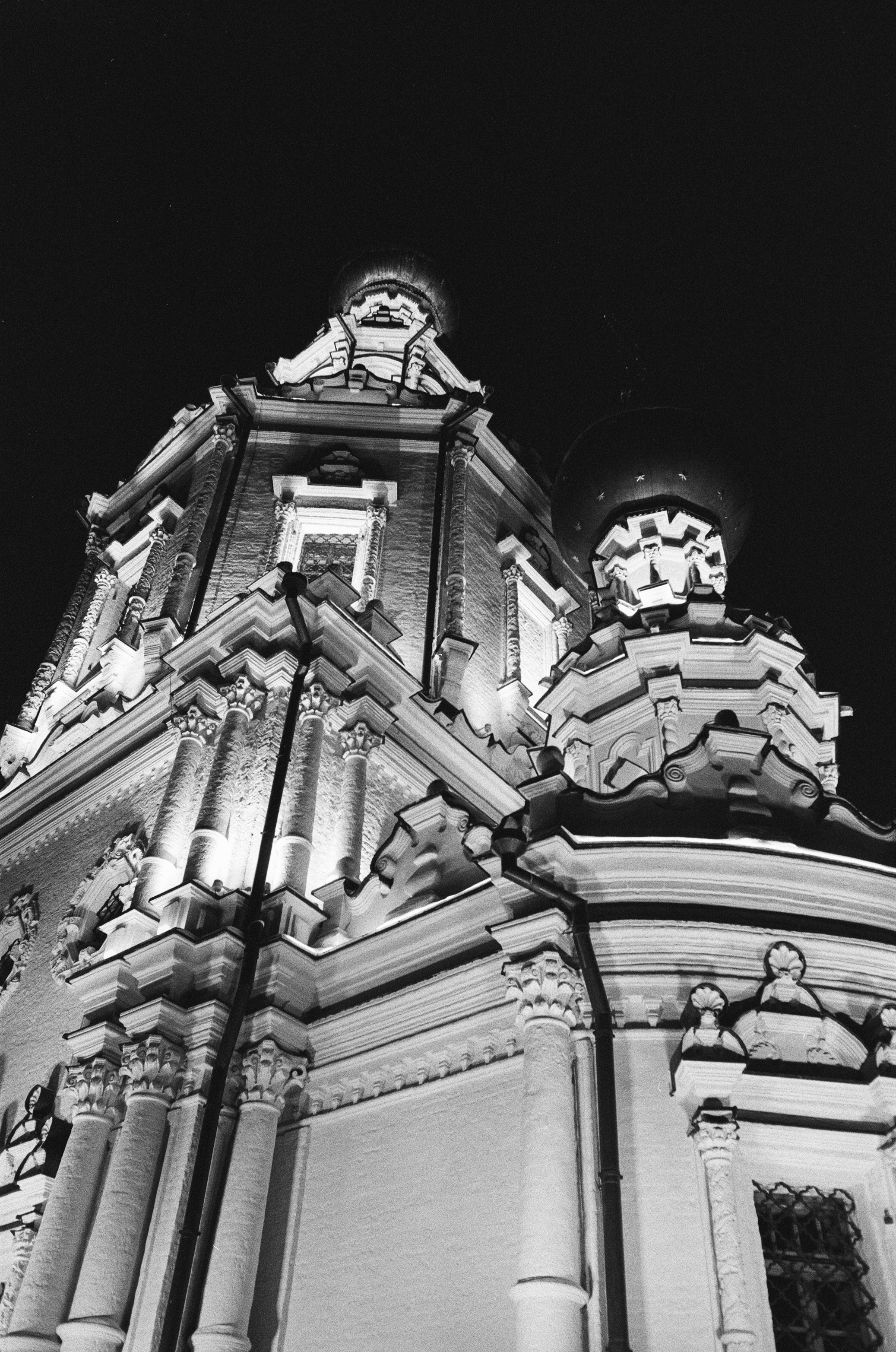 Voigtlander BESSA-T / Ultron 28 mm f/2 / Ilford PAN 400