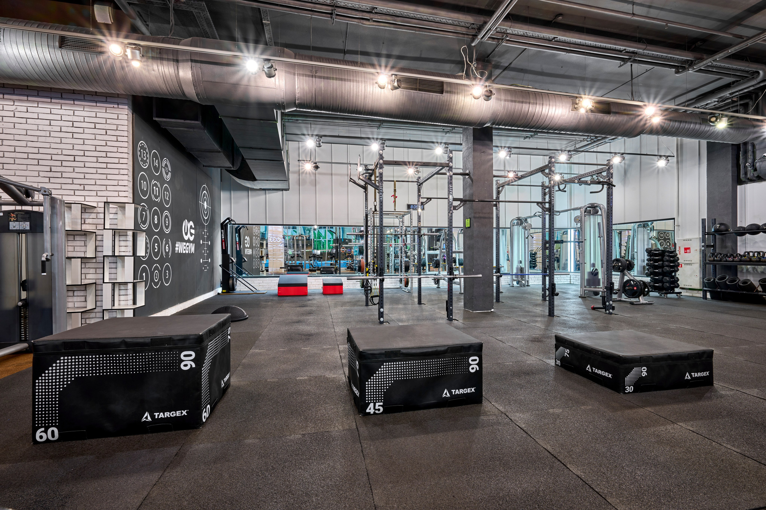 Интерьерная съемка фитнес цента WeGym Кутузовский. Спортивный фитнес фотограф-видеограф Алексей Нестеров