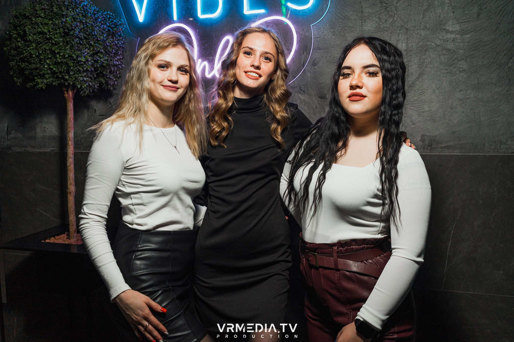 Бумажный дом в баре «Друзья»