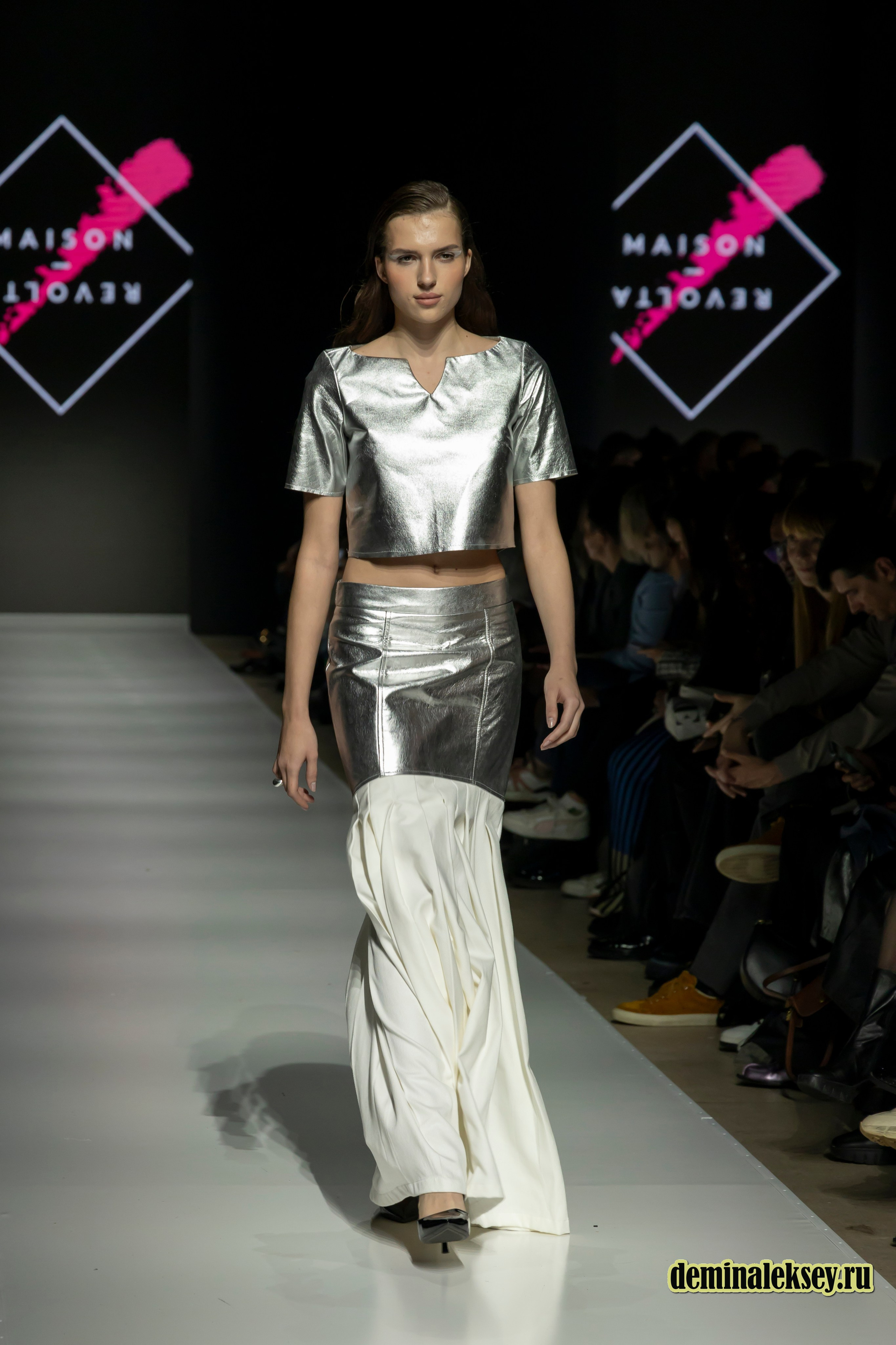 Московская неделя моды 2024 4 октября дизайнер MAISON REVOLTA Бразилия. Репортажный, семейный и студийный фотограф в Москве Демин Алексей