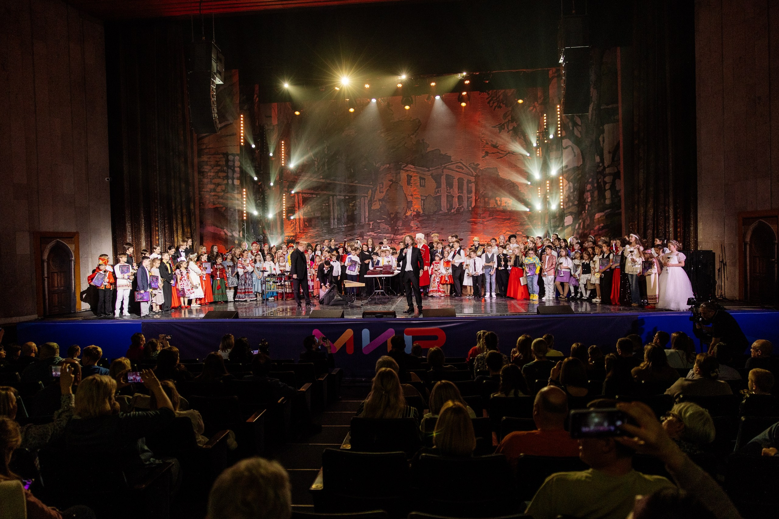 Гала-концерт Фестиваля «МИР» 2025. Александр Ченченко ака Саша Че. Свадебный и репортажный фотограф. Москва