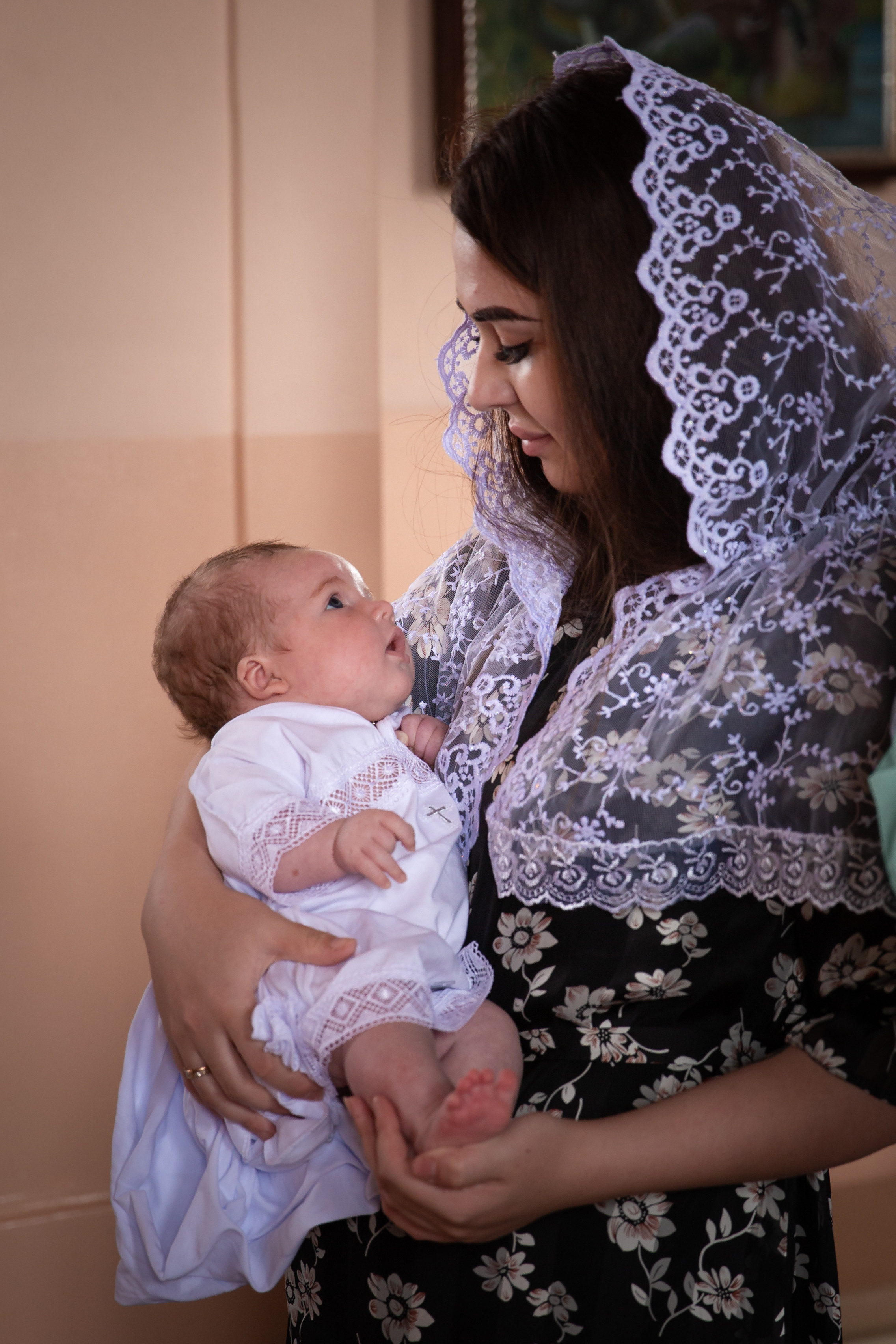 Фотосъёмка таинства крещения Крымск. Фотограф Любава Колесник. Выпускные альбомы в Крымском районе