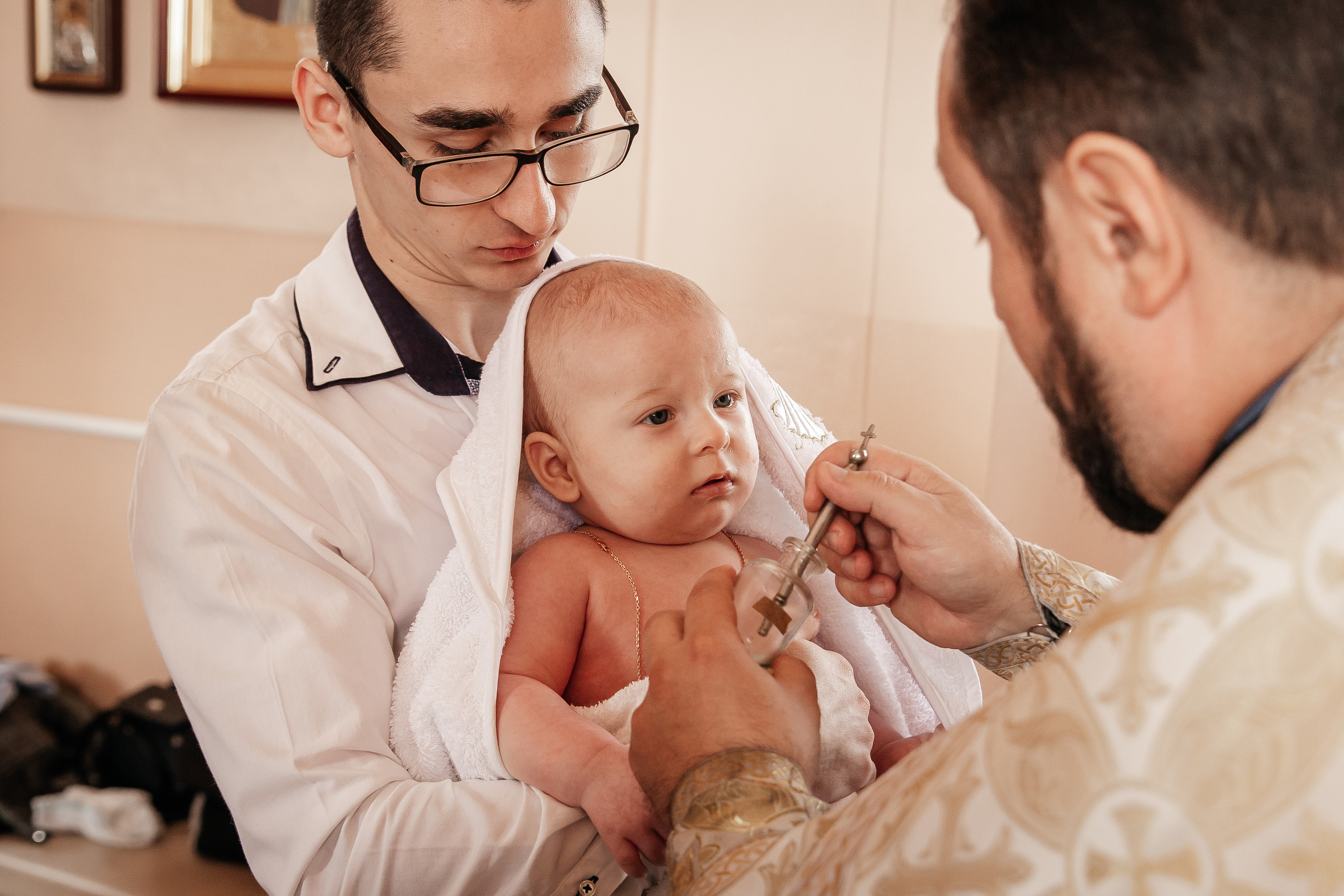 Фотосъёмка таинства крещения Крымск. Фотограф Любава Колесник. Выпускные альбомы в Крымском районе