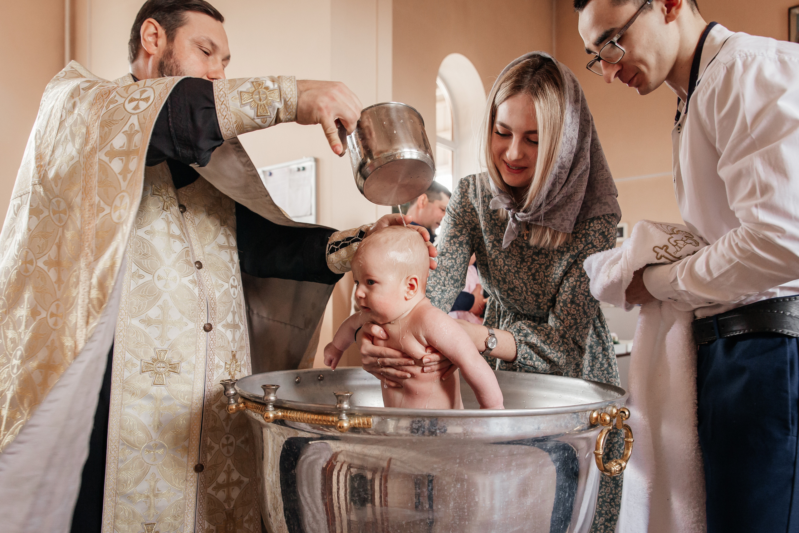Фотосъёмка таинства крещения Крымск. Фотограф Любава Колесник. Выпускные альбомы в Крымском районе