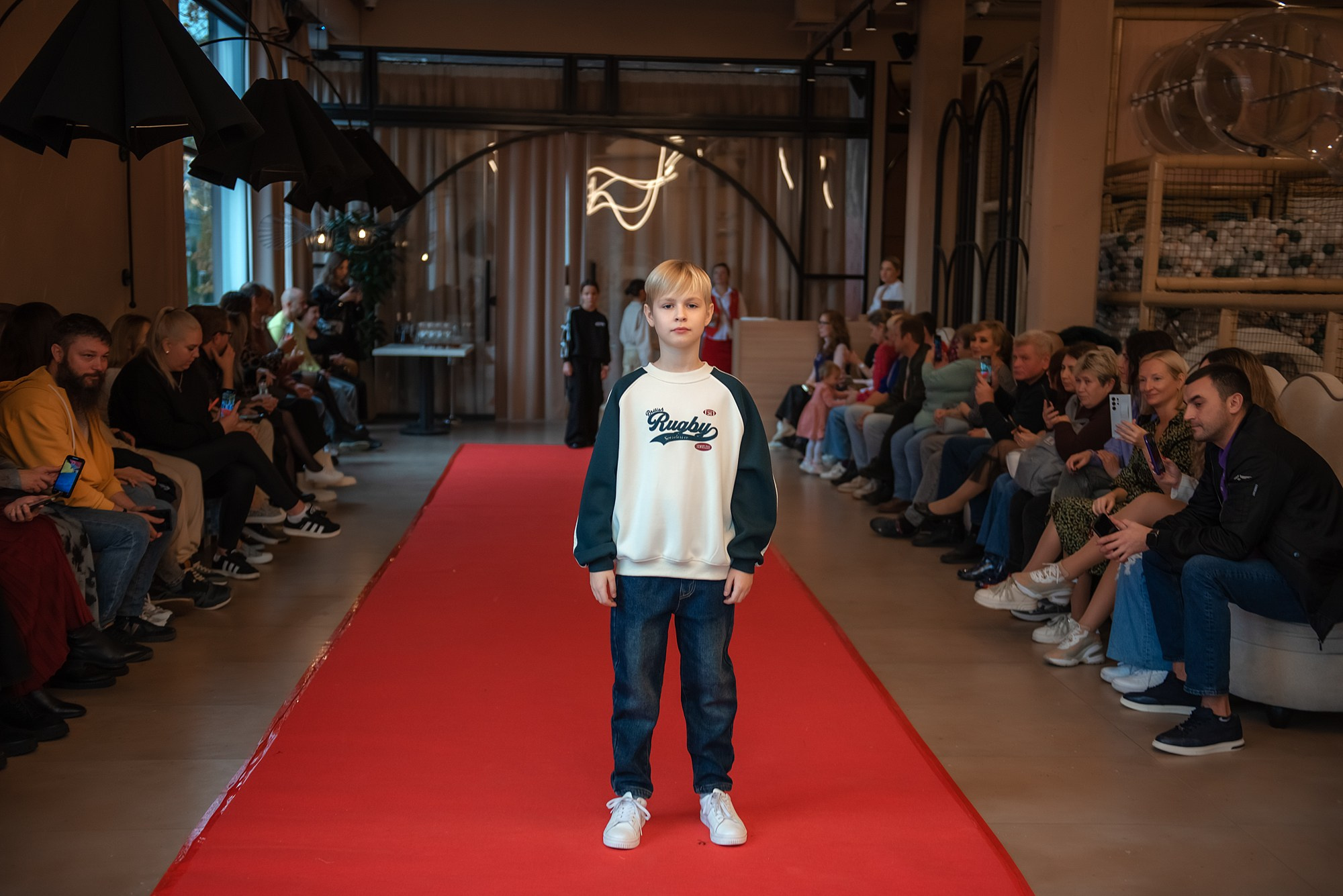 HAPPYkids дефиле в день мамы. Семейный и коммерческий фотограф в Сочи Александр Бодунов