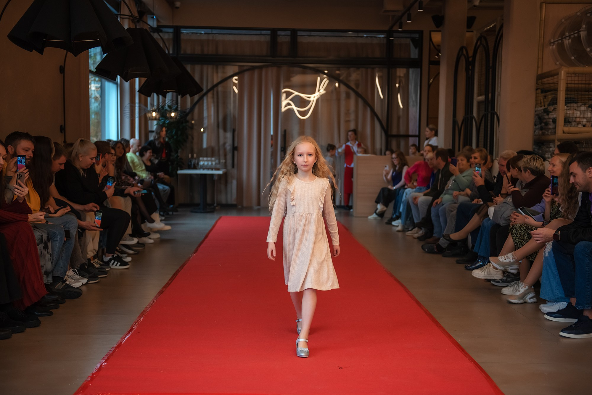 HAPPYkids дефиле в день мамы. Семейный и коммерческий фотограф в Сочи Александр Бодунов