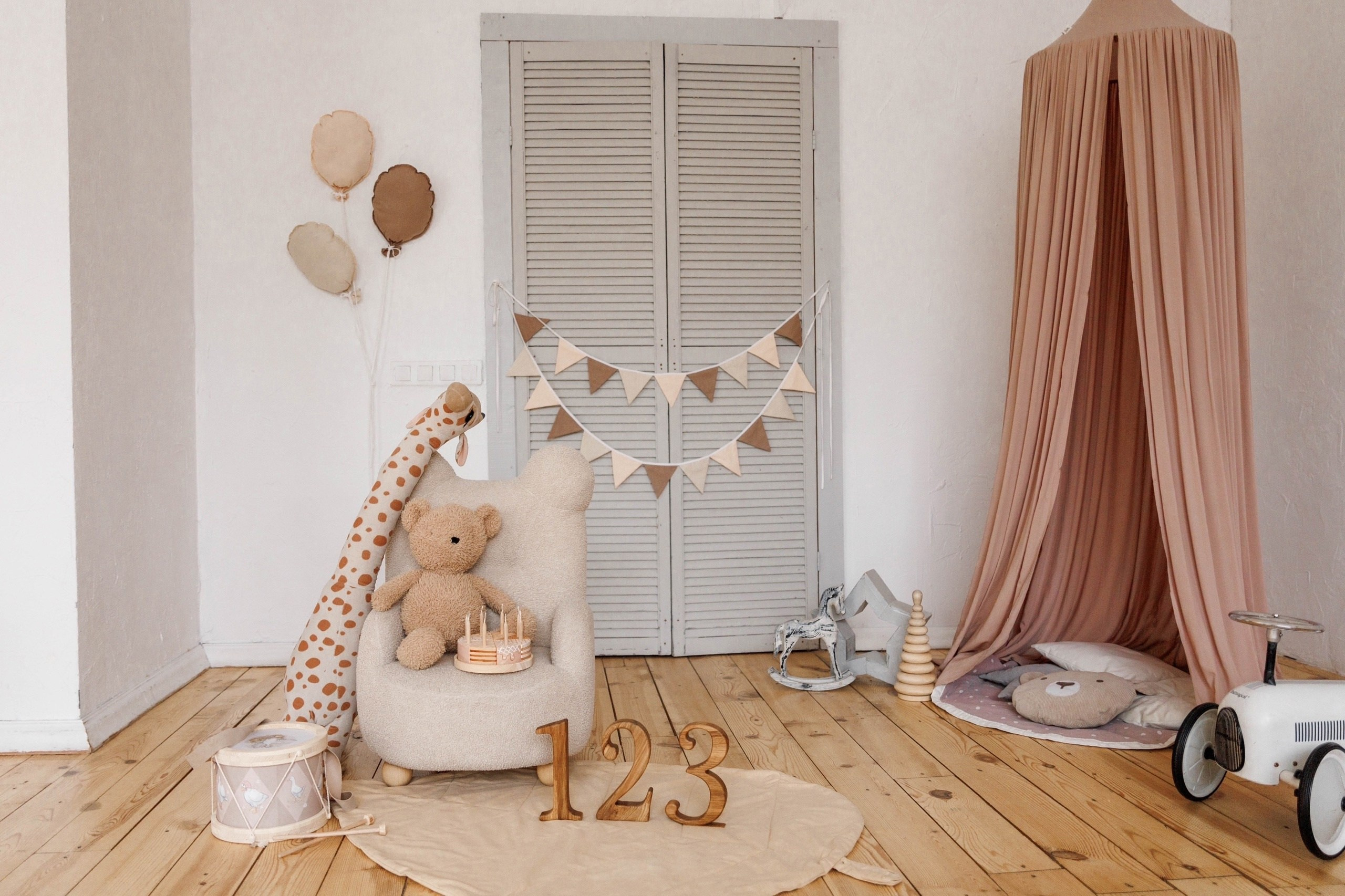 Новогодние фотостудии Екатеринбурга 2025. Фотограф в Екатеринбурге Артём Зайнетдинов