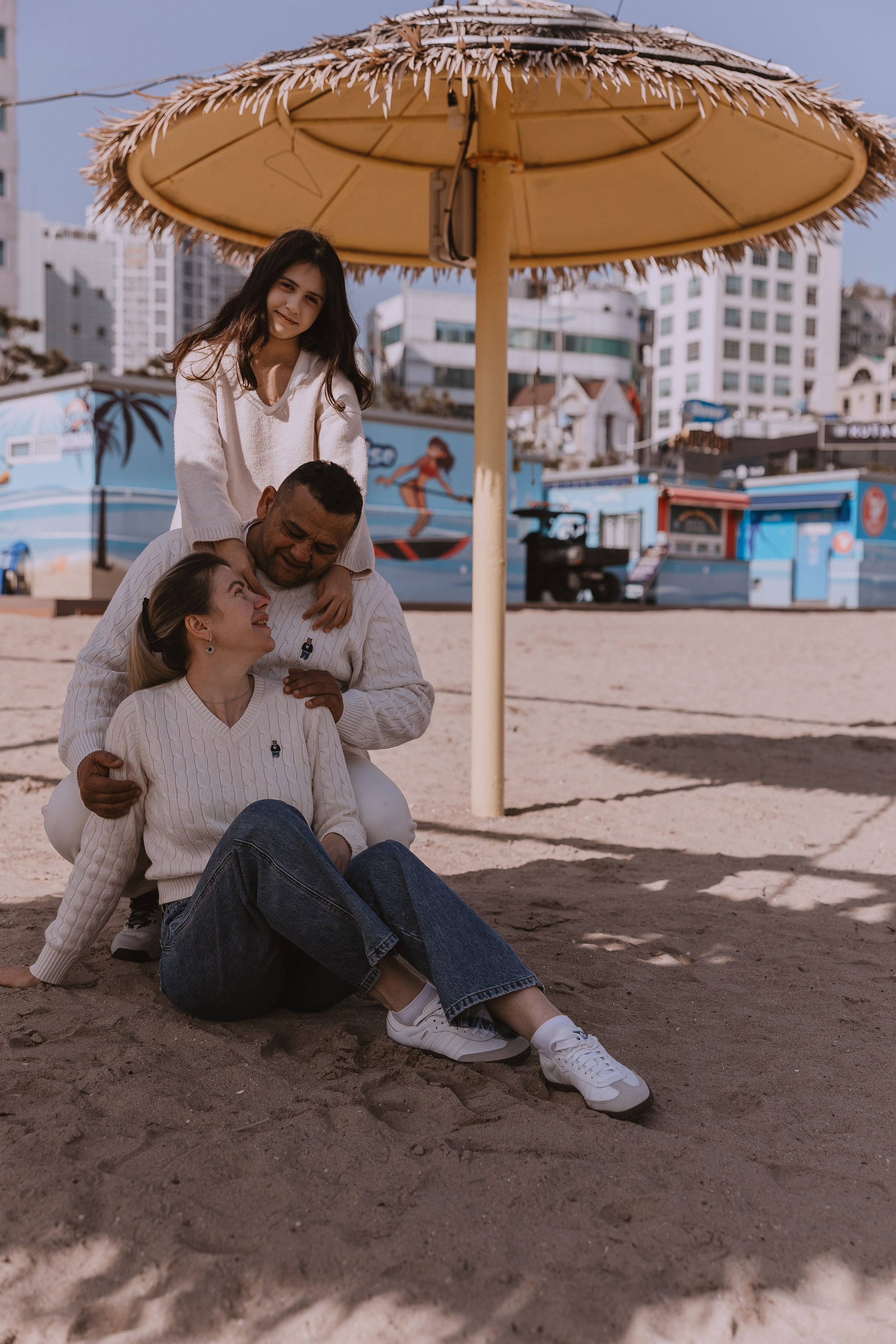 Семейная прогулка на пляже Гваннали в Пусане. Your photographer in Busan (South Korea) Aleksandra Anufriy