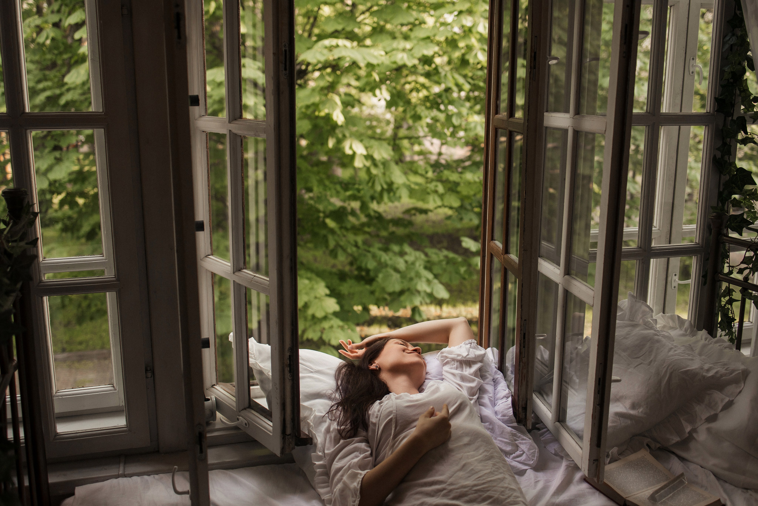 На балкончике. ФОТОГРАФ РОЗА ФИЛИНА СПб I МОСКВА