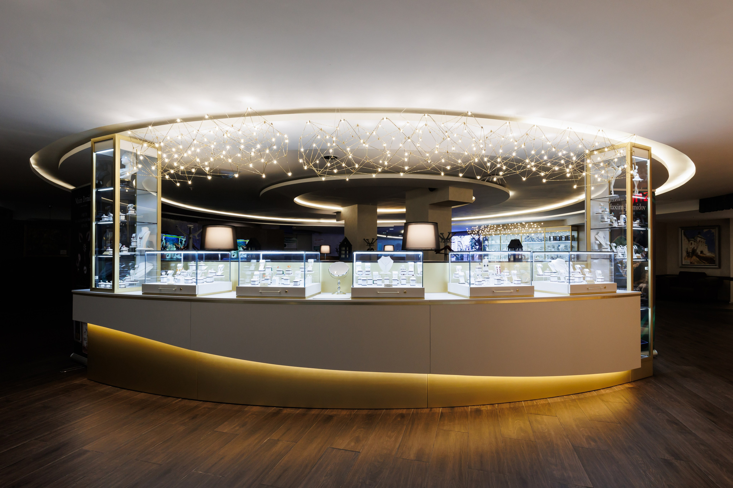 Ювелирная стойка, аэропорт Пулково, СПБ. Davvero