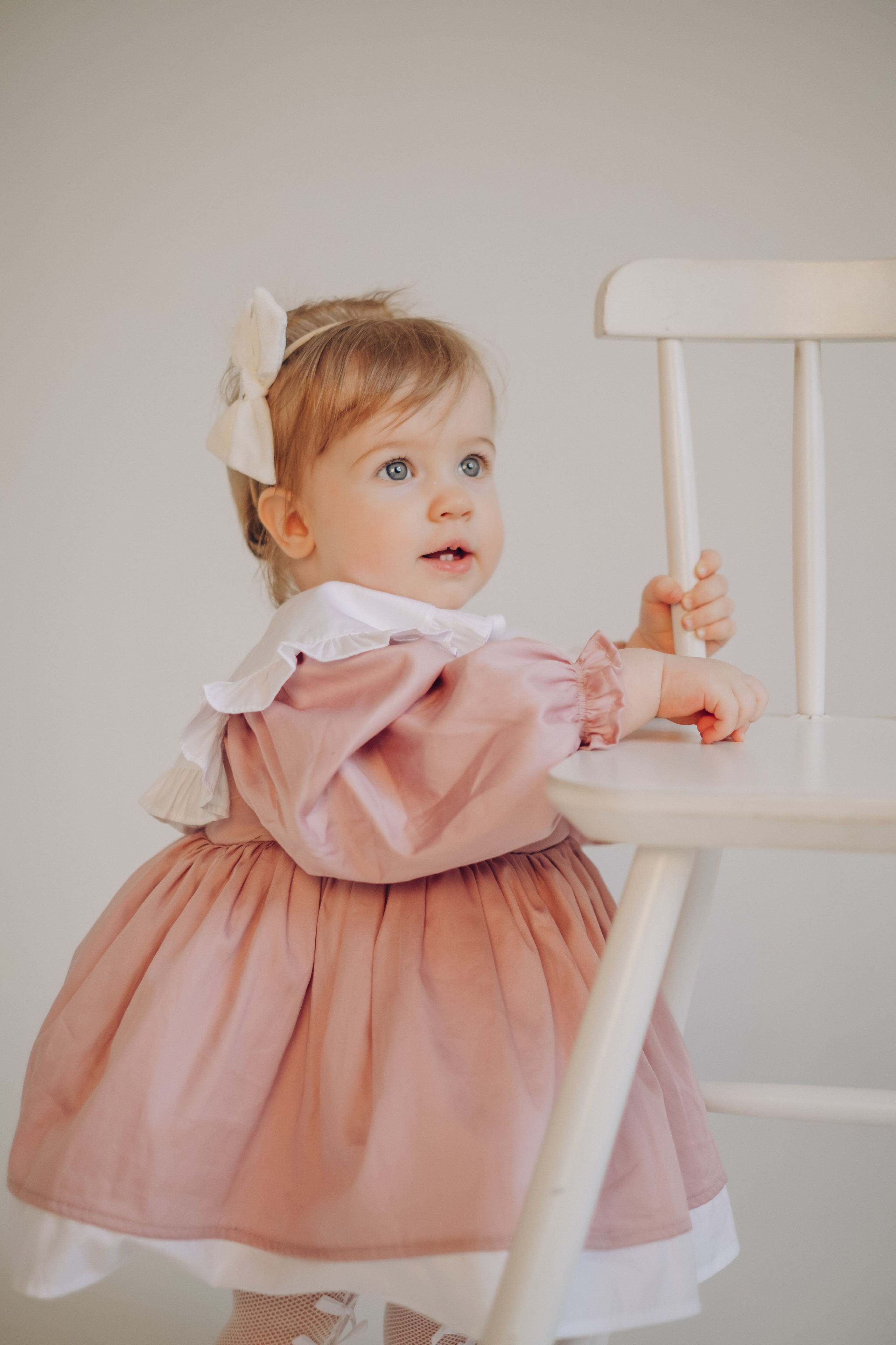 Фотосессия «День рождения» в минималистичной студии. Фотограф Новосибирск Анна Рождественская