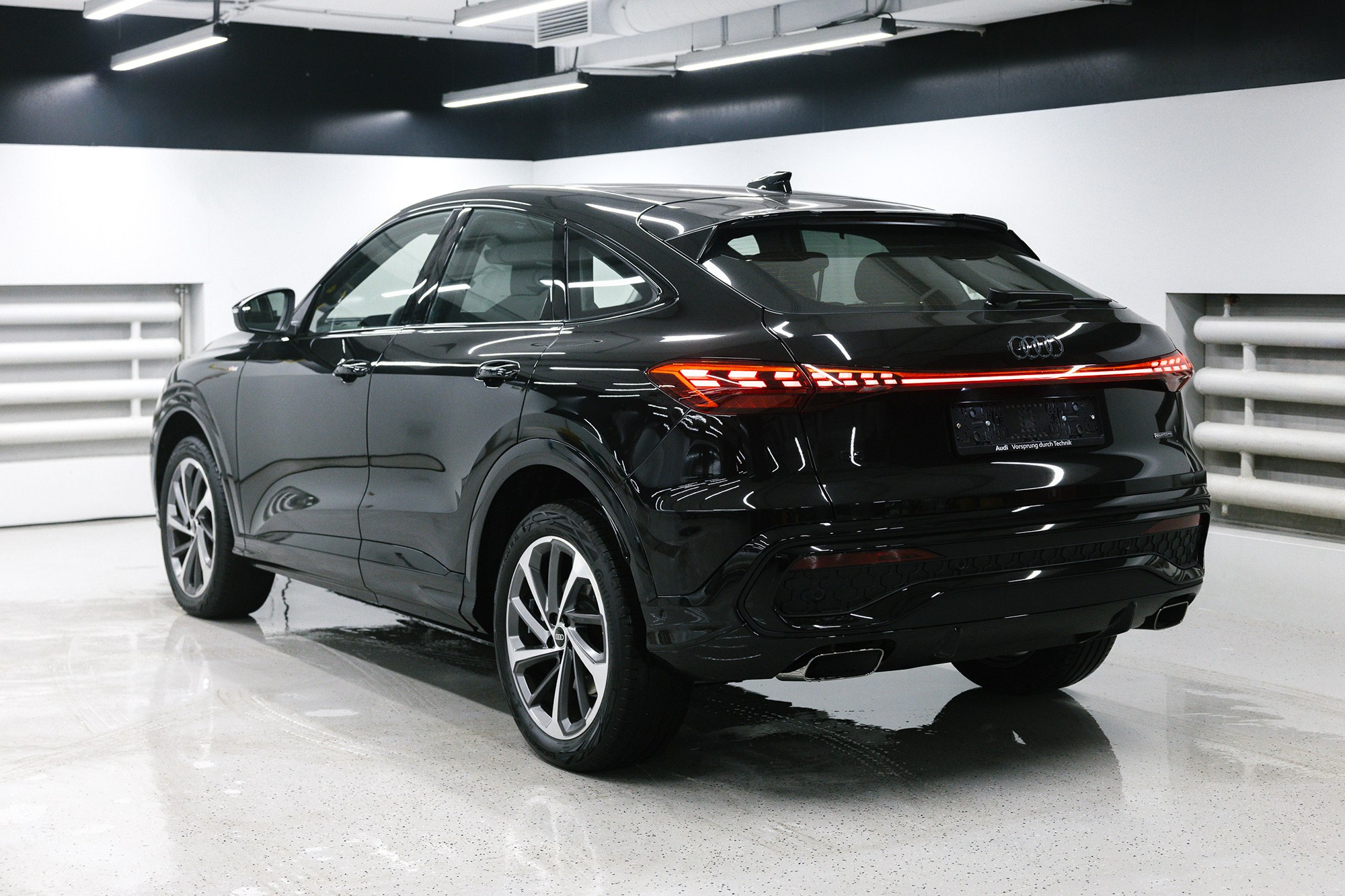 Audi Q5 Sportback 40 TFSI 2.0 quattro S tronic (204 л. с.). Автосалон «Х-Авто»