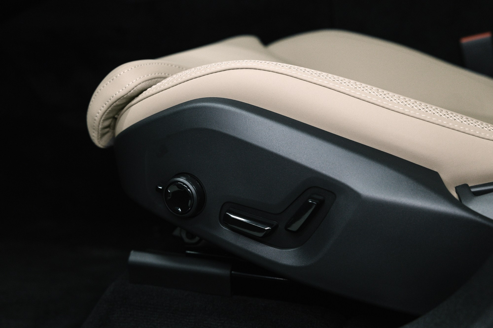 Volvo XC60 2.0 T5 4WD AT (250 л. с.). Автосалон «Х-Авто»