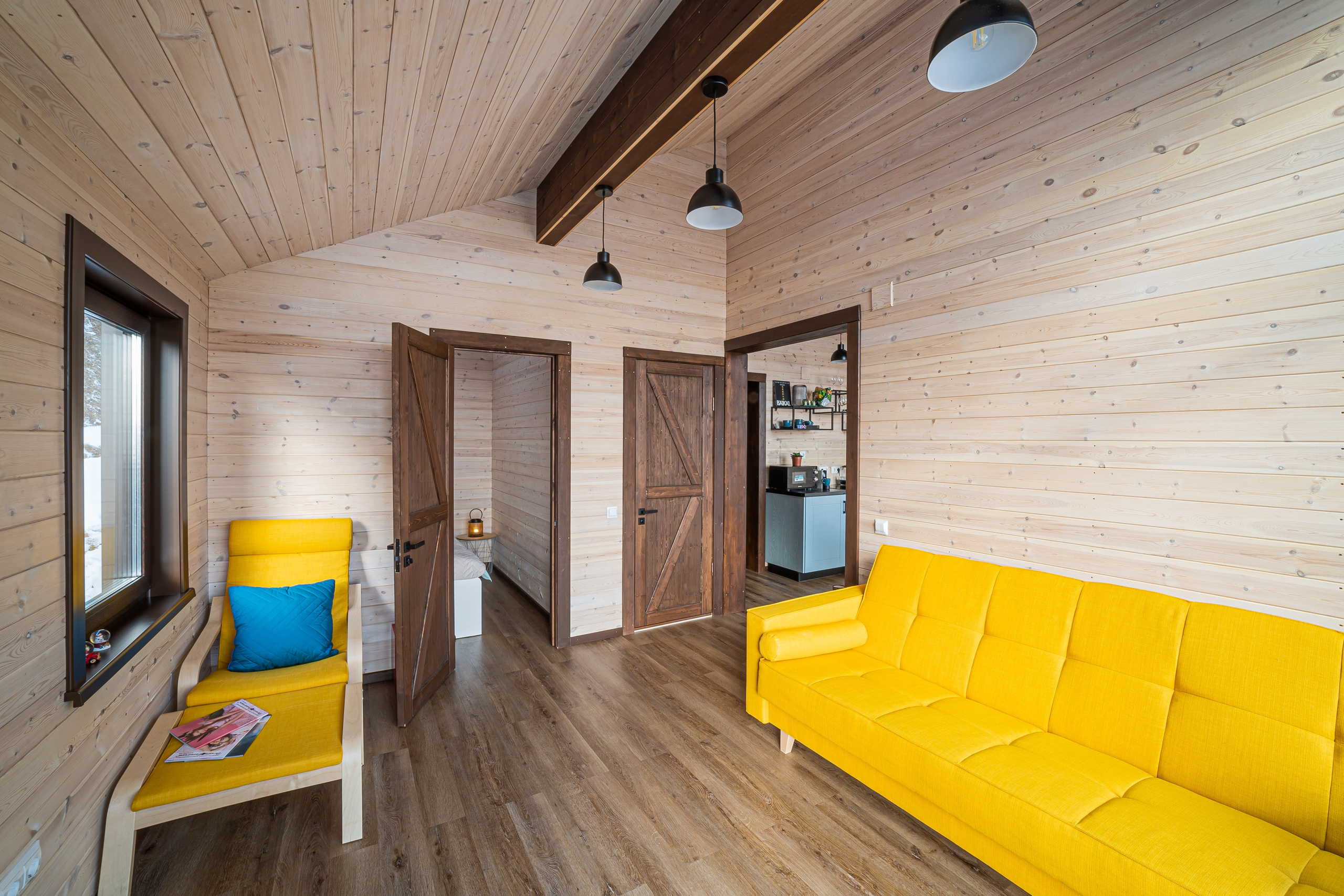 Интерьерная съемка частного гостевого дома. Занимаюсь профессиональной фотографией и живу рядом с Байкалом. Работаю в разных жанрах