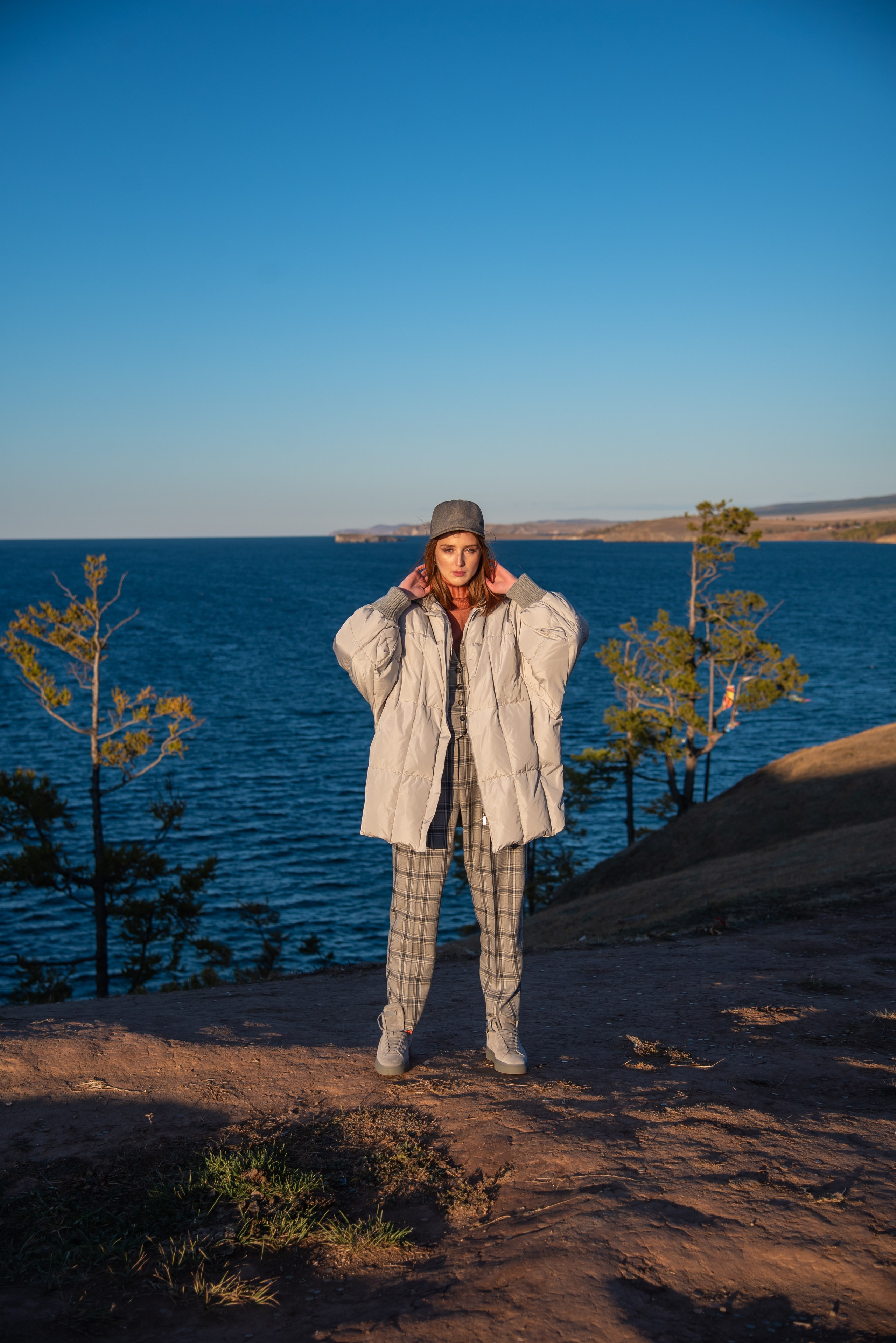 Съёмка одежды на Ольхоне. Занимаюсь профессиональной фотографией и живу рядом с Байкалом. Работаю в разных жанрах
