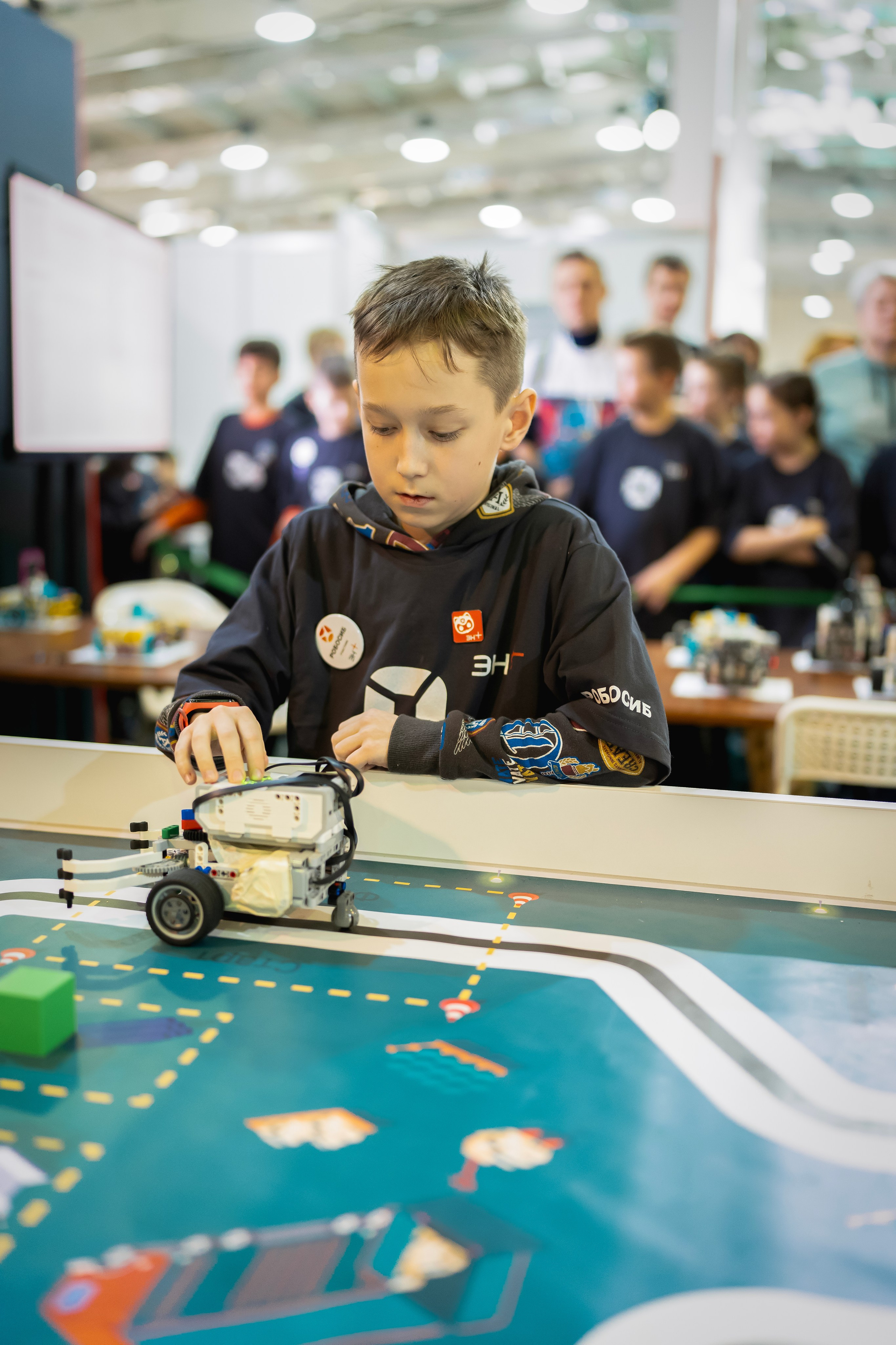 Робосиб в Сибэкспоцентре. Занимаюсь профессиональной фотографией и живу рядом с Байкалом. Работаю в разных жанрах
