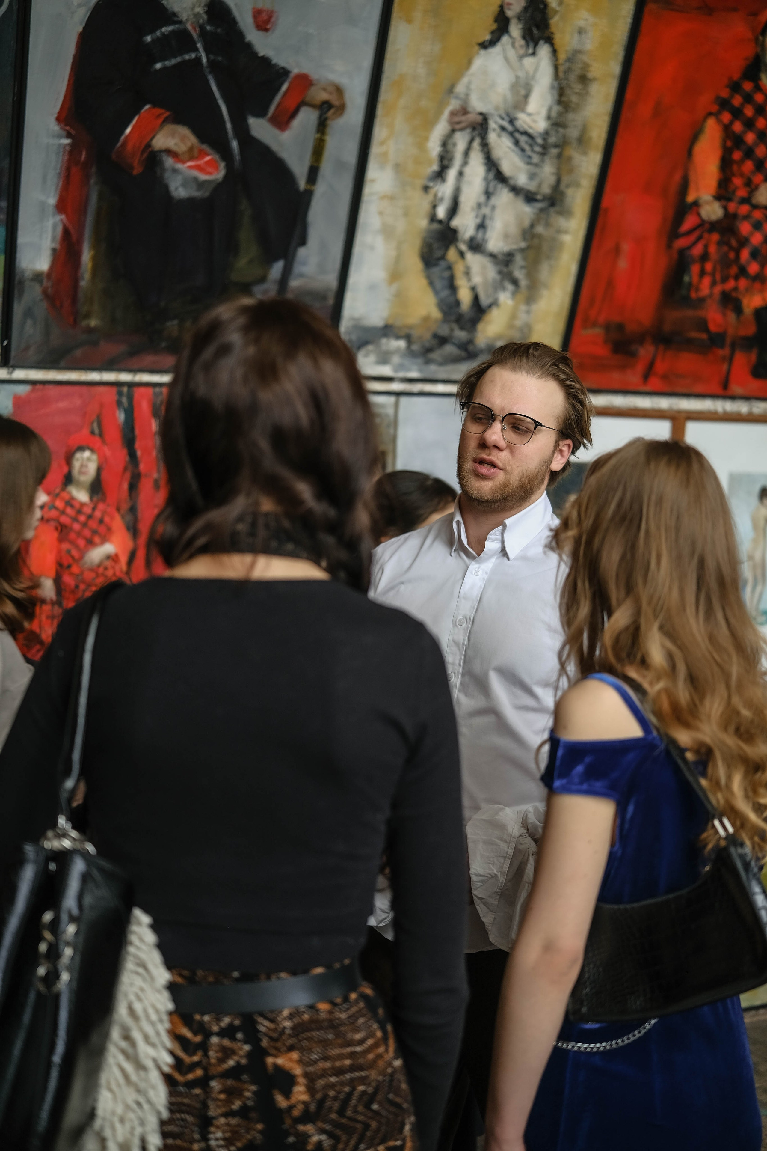 Репортаж частной экскурсии художника Михаила Соловьева в академии художеств Репина. Портретные и творческие съемки Санкт-Петребург