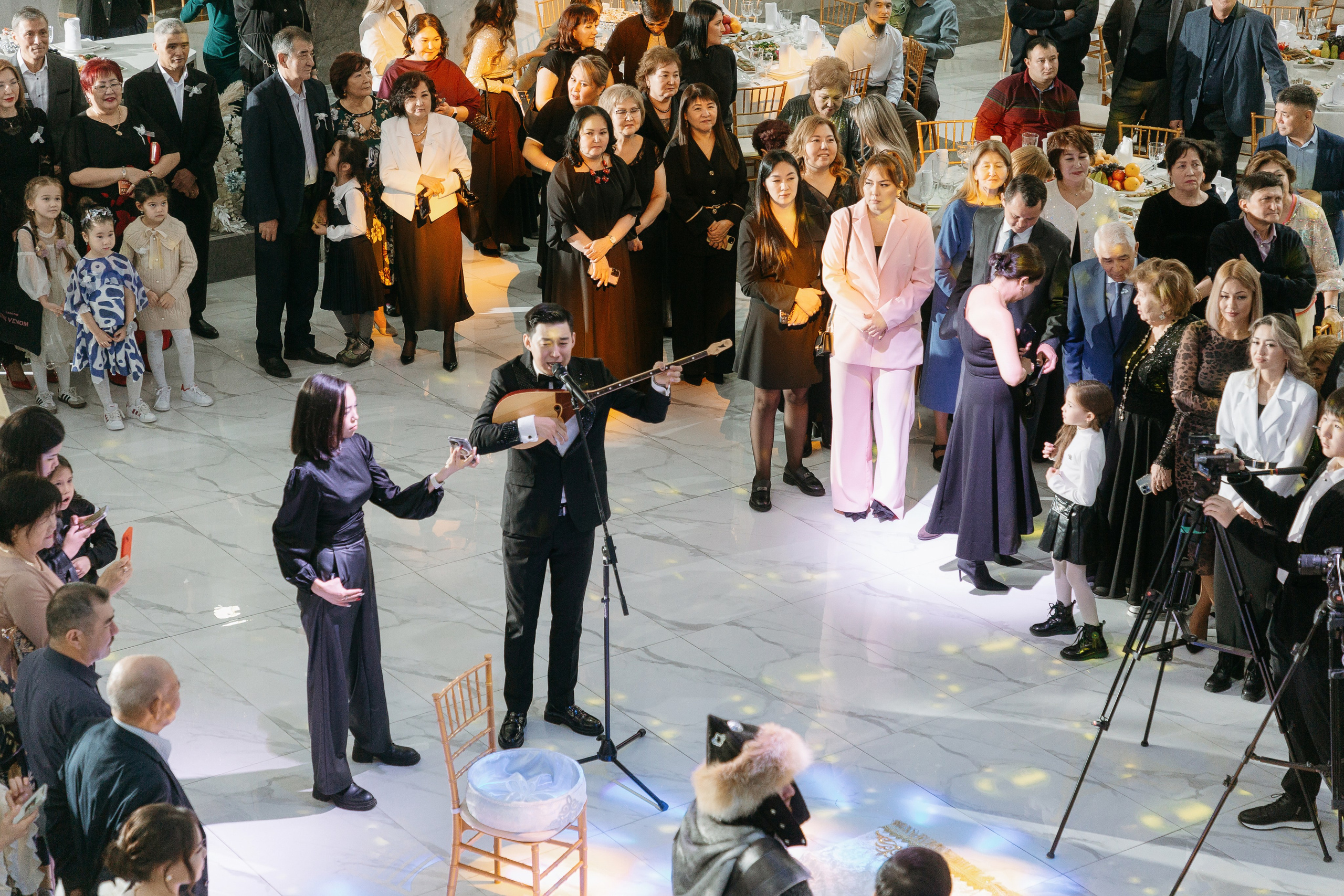 ФОТОГАЛЕРЕЯ. Ведущий Шоумен Алмас Каллемов