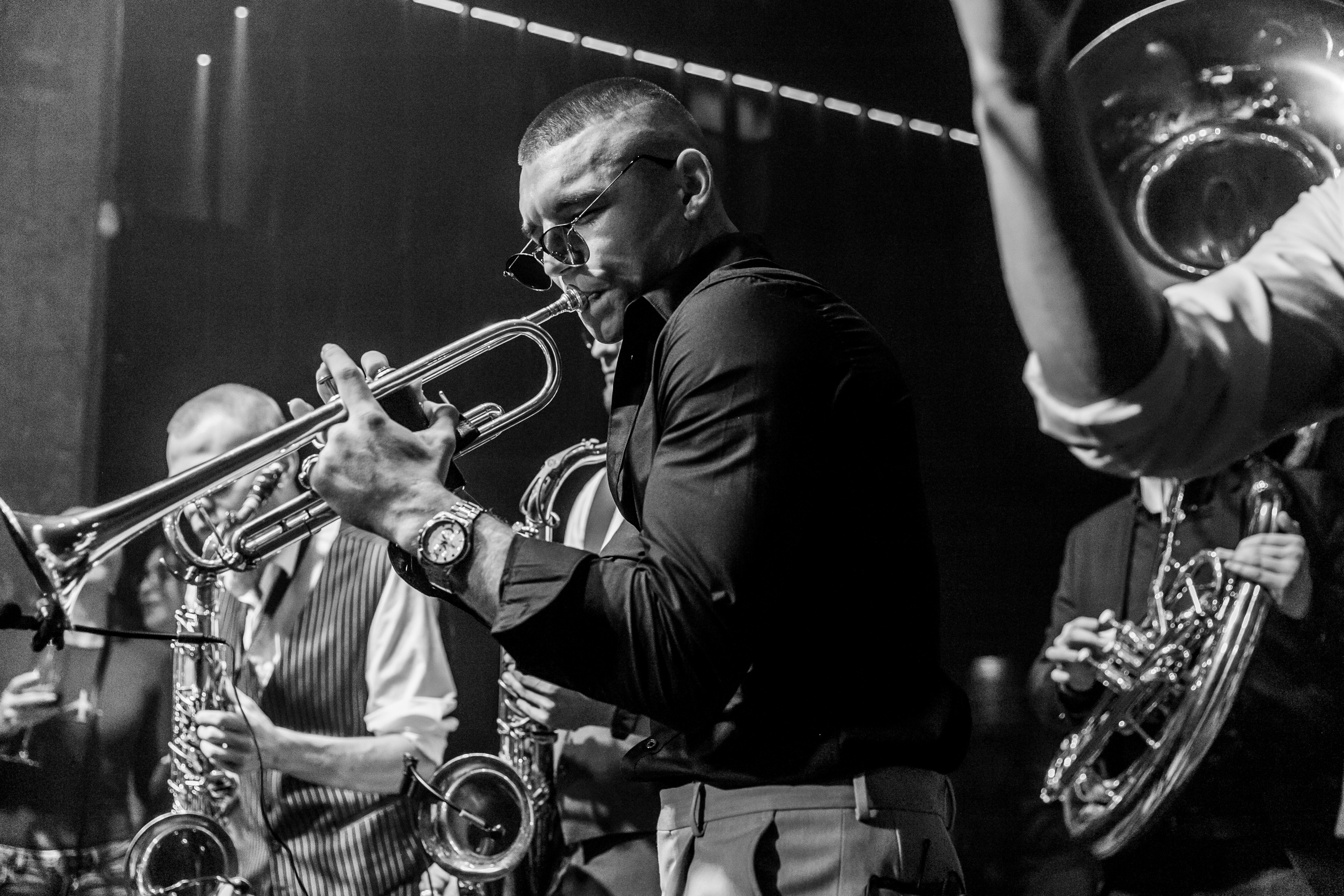 Концерт кавер-группы Mad Brass Band. Свадебный фотограф в Москве Элина Ларченкова. Фото, которые цепляют