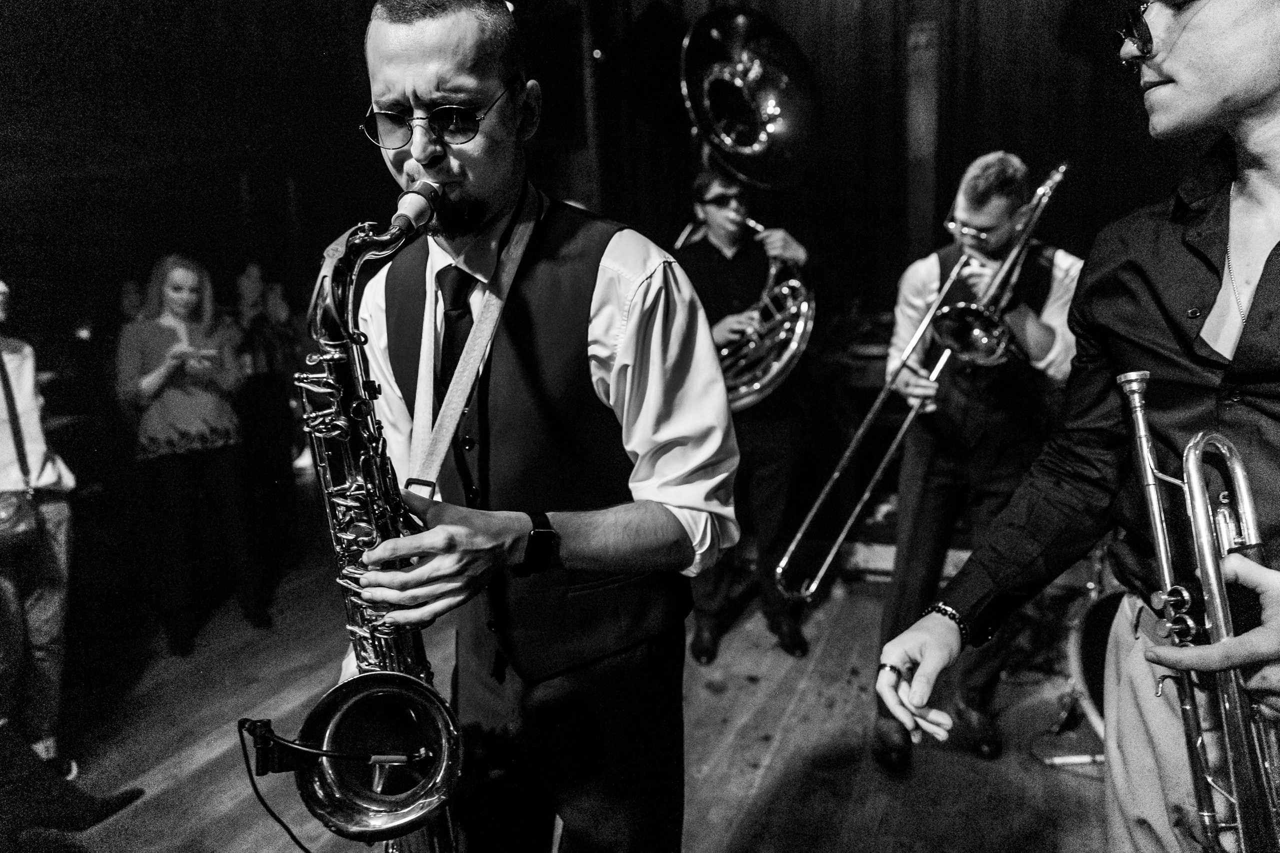 Концерт кавер-группы Mad Brass Band. Свадебный фотограф в Москве Элина Ларченкова. Фото, которые цепляют